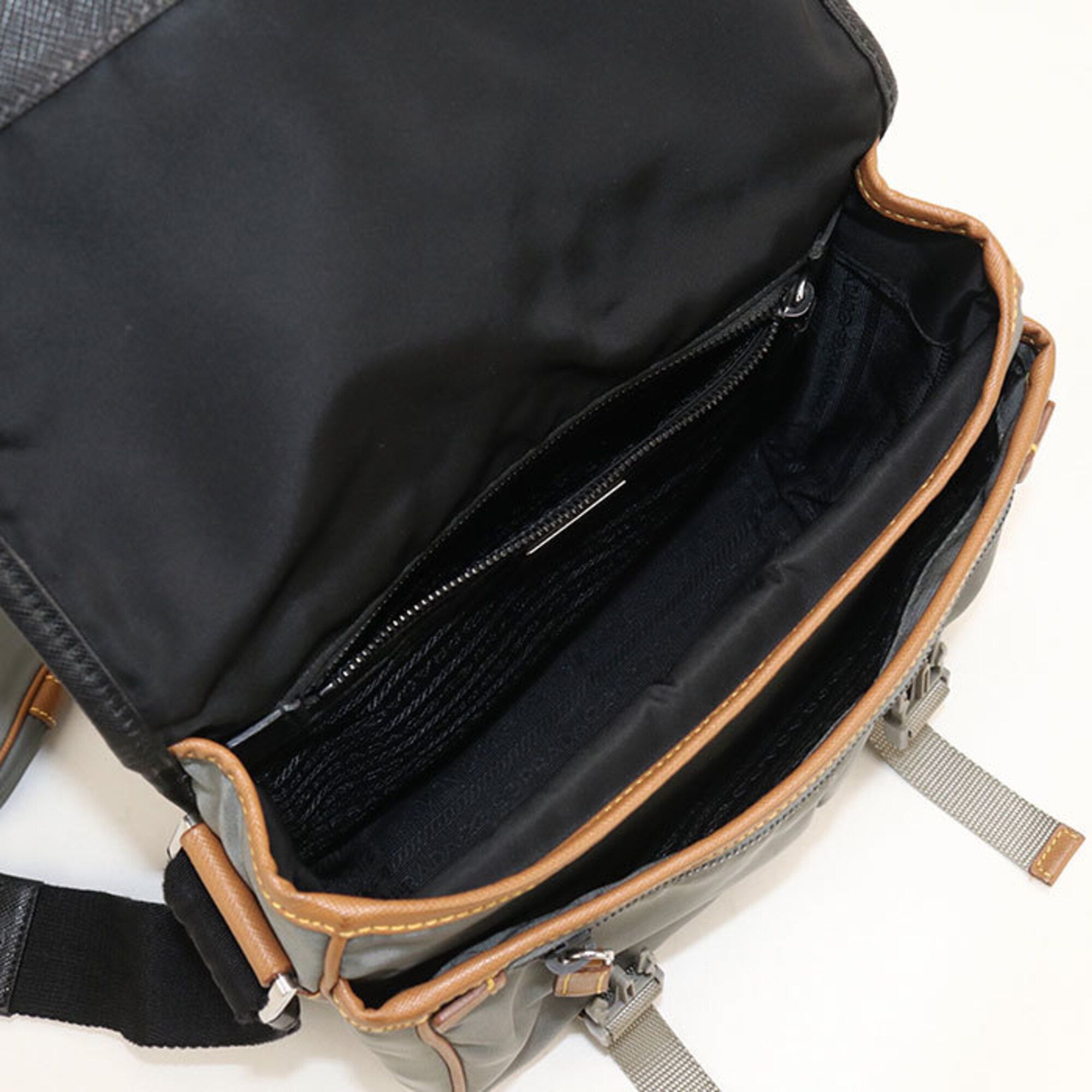 Nylon Shoulder Bag (Pre-Owned) - Prada - Modalova