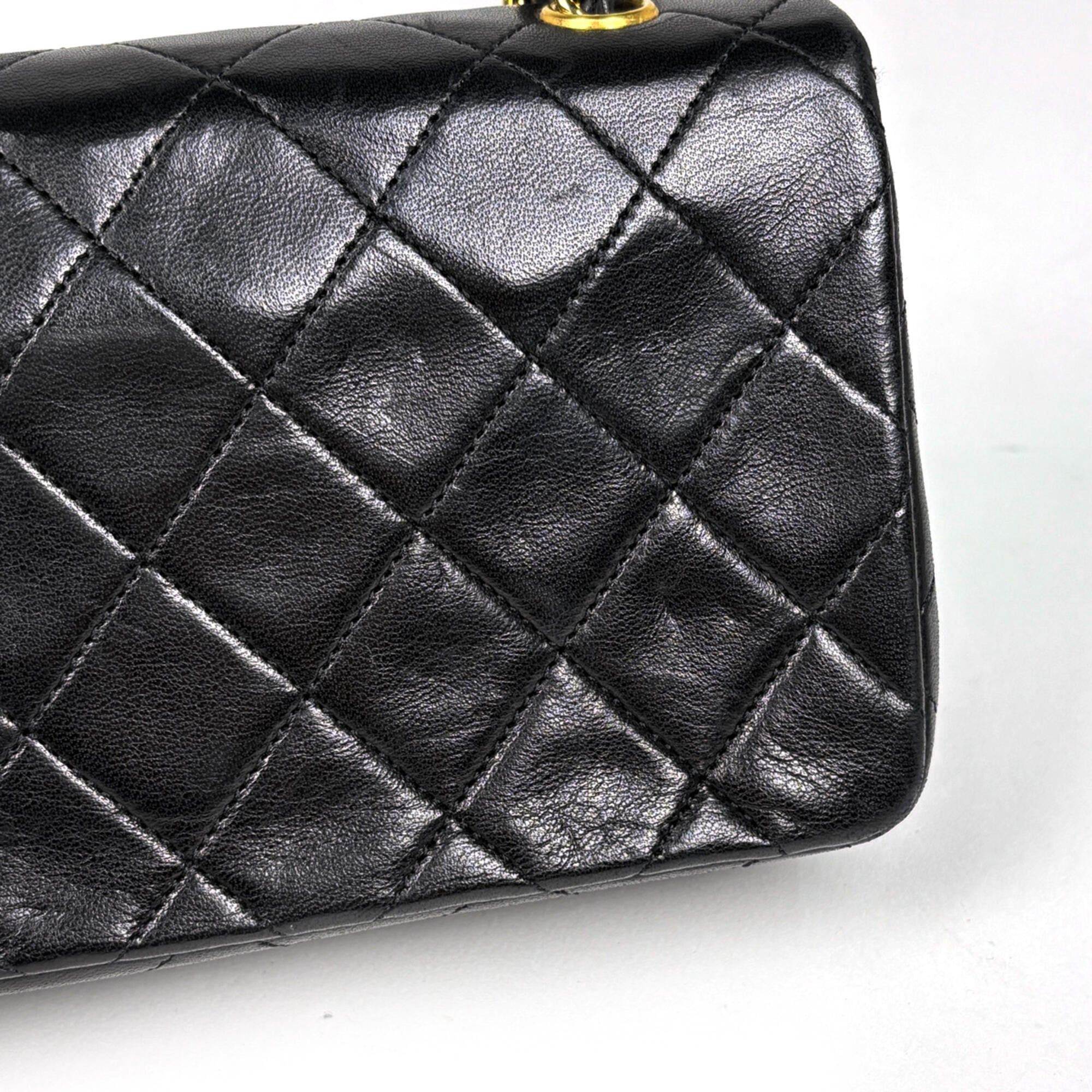 Leather Shoulder Bag (Pre-Owned) - Chanel - Modalova