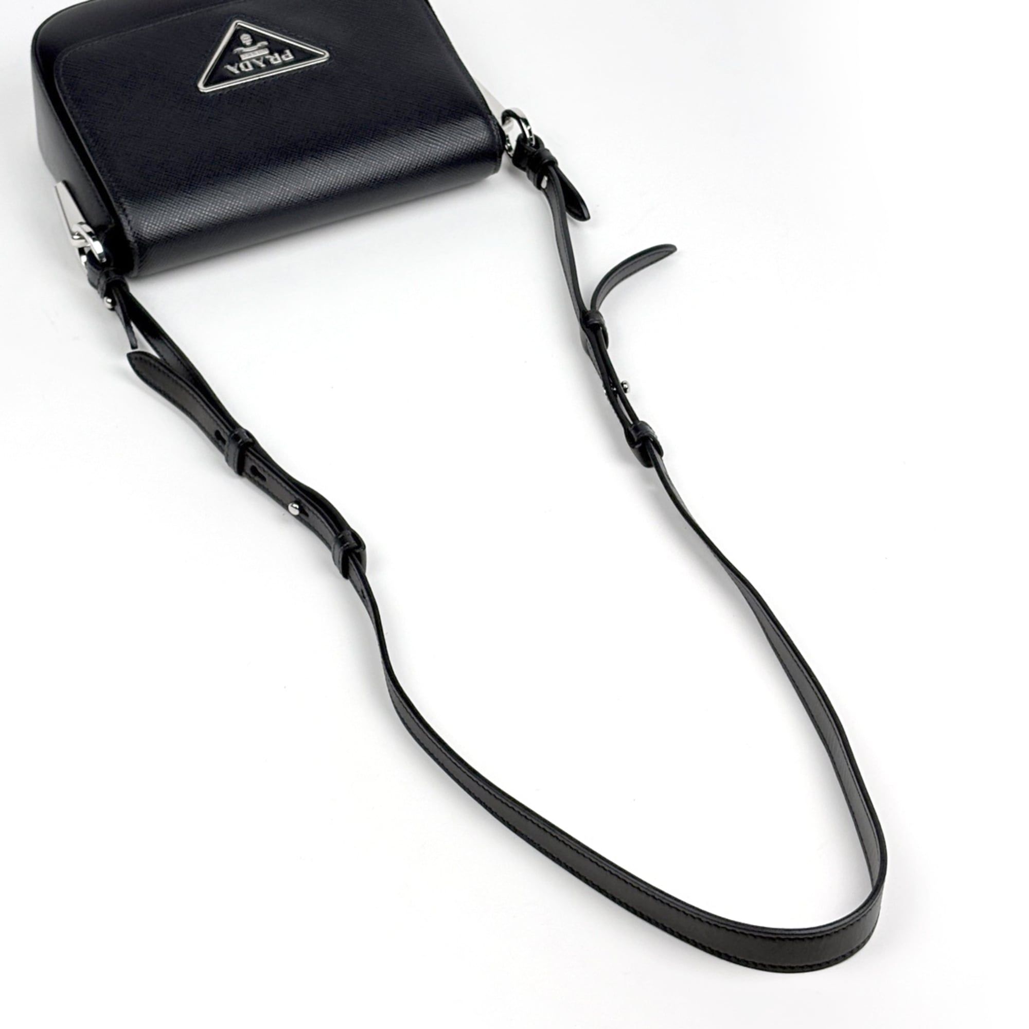 Saffiano Triangle Leather Shoulder Bag (Pre-Owned) - Prada - Modalova
