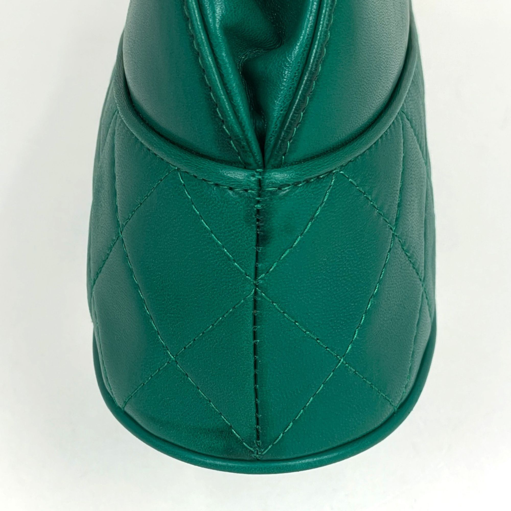 Leather Shoulder Bag (Pre-Owned) - Chanel - Modalova