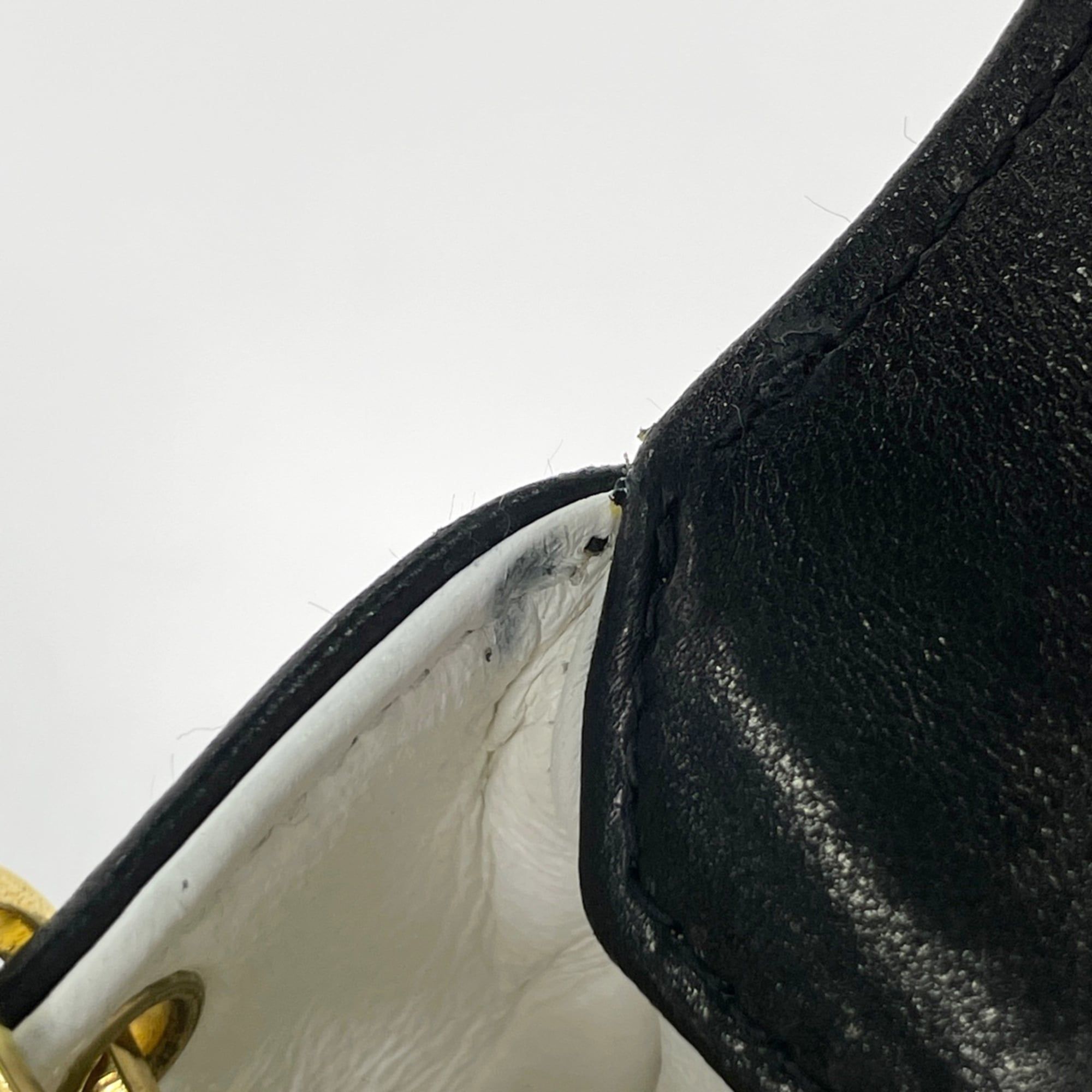 Leather Shoulder Bag (Pre-Owned) - Chanel - Modalova