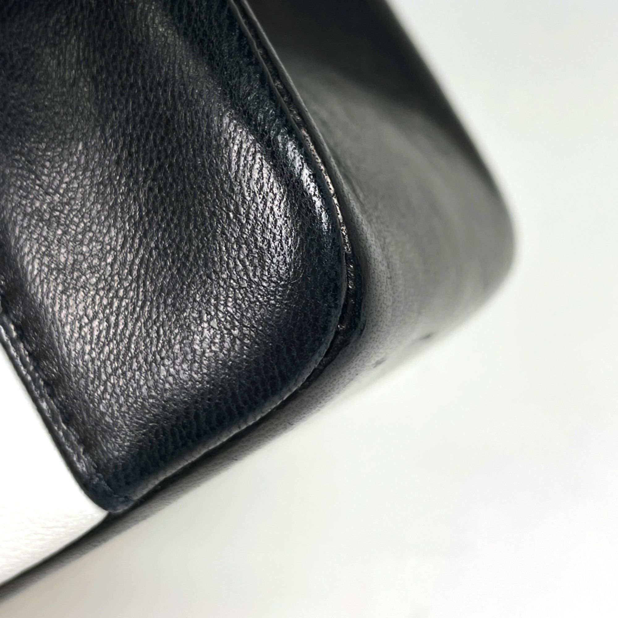 Leather Shoulder Bag (Pre-Owned) - Chanel - Modalova