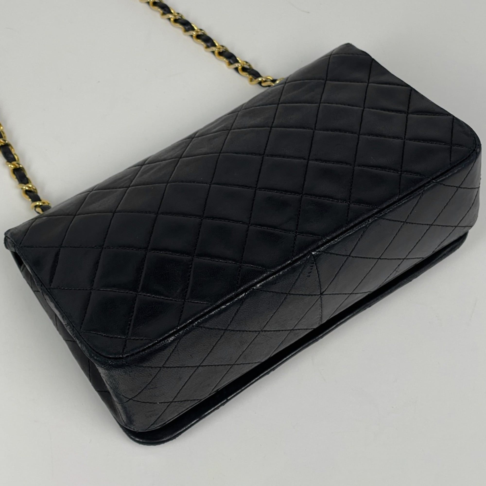 Matelasse Leather Shoulder Bag (Pre-Owned) - Chanel - Modalova