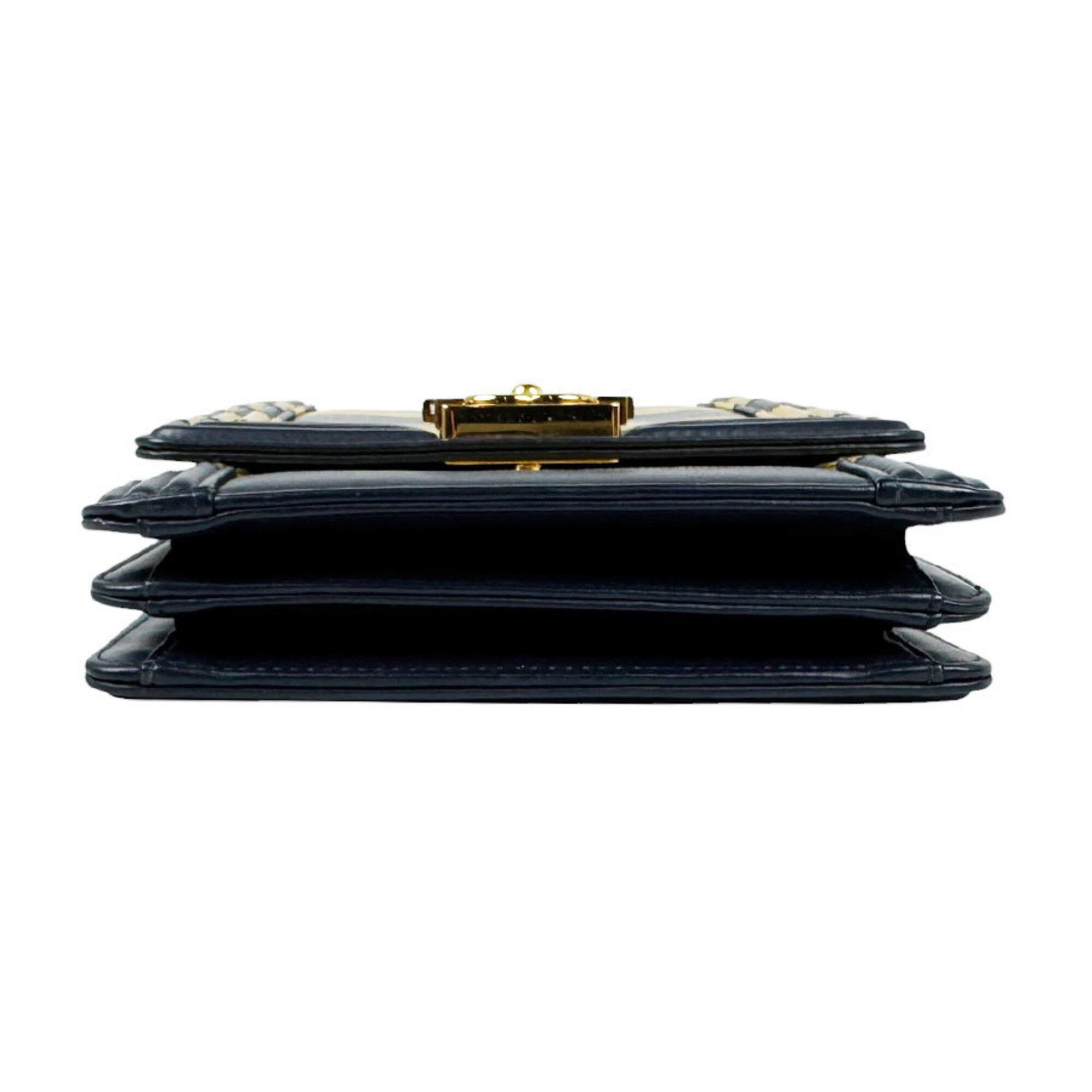 Leather Shoulder Bag (Pre-Owned) - Chanel - Modalova