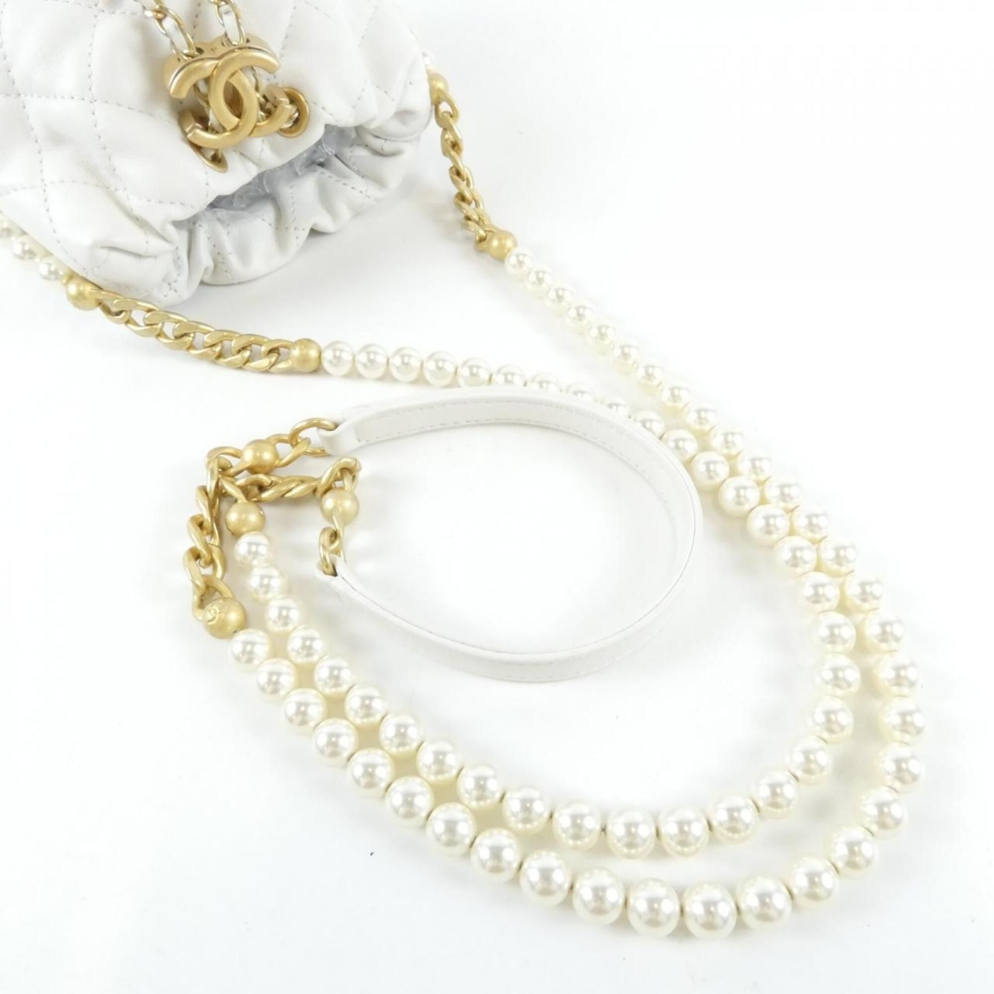 Artificial Pearl Leather Shoulder Bag (Pre-Owned) - Chanel - Modalova