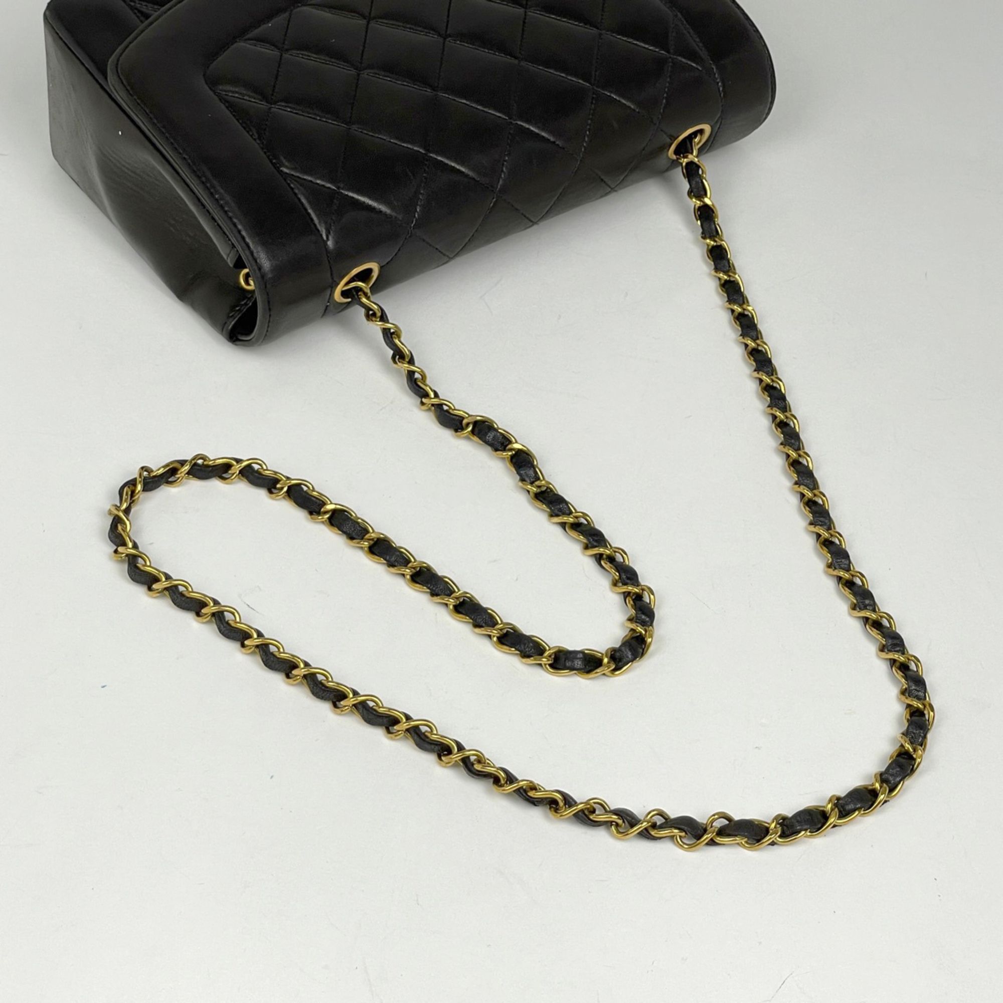 Leather Shoulder Bag (Pre-Owned) - Chanel - Modalova