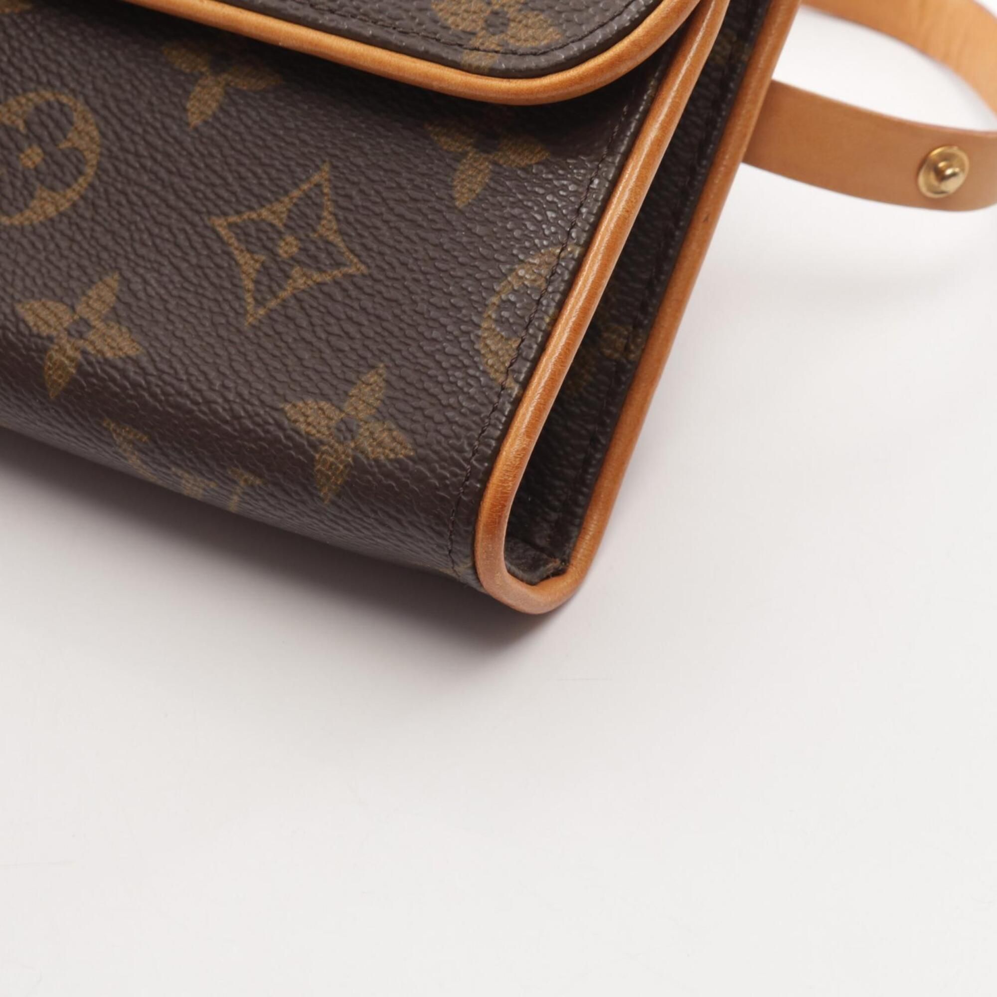 Pvc Coated Canvas Leather Fanny Pack Handbag (Pre-Owned) - Louis Vuitton - Modalova
