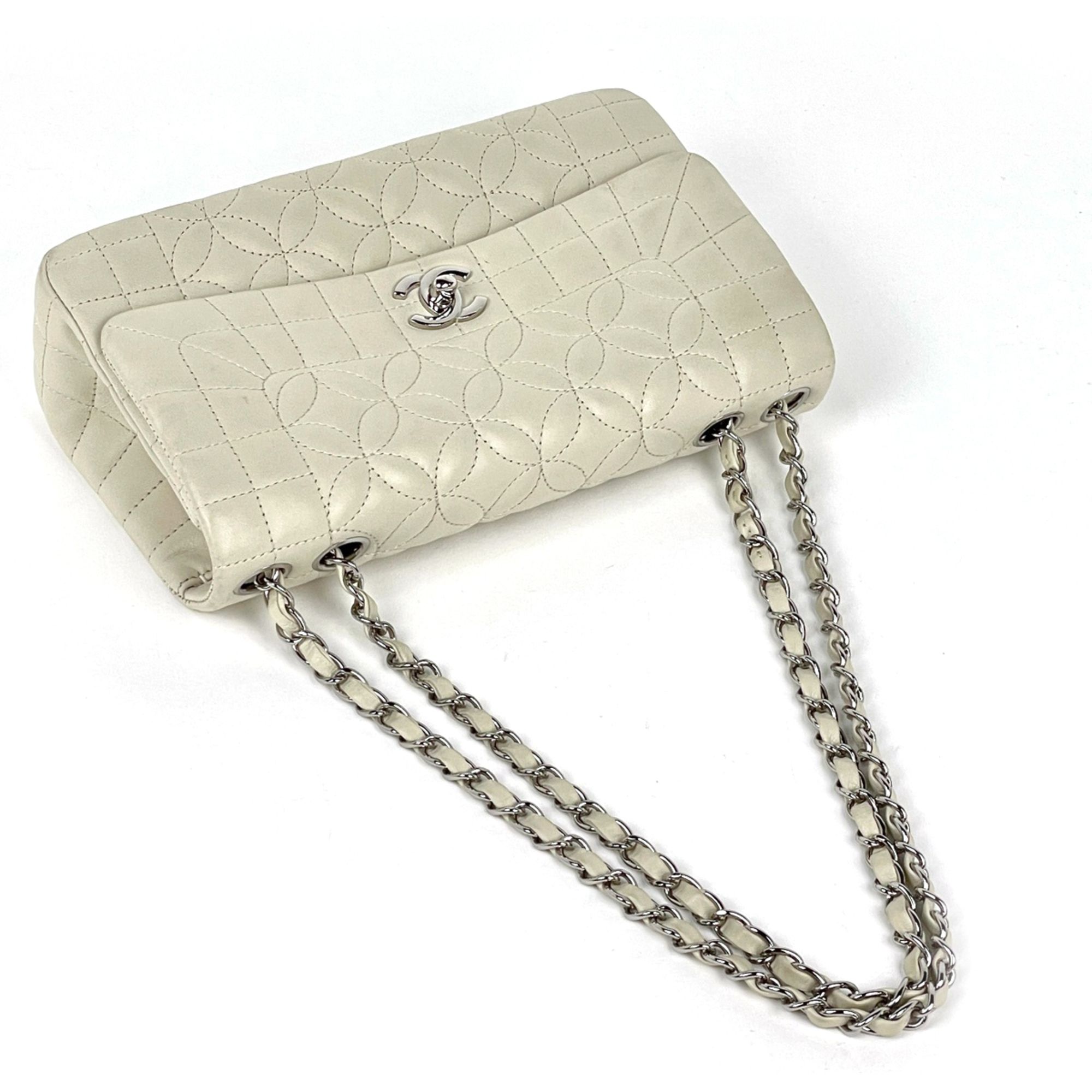 Leather Shoulder Bag (Pre-Owned) - Chanel - Modalova