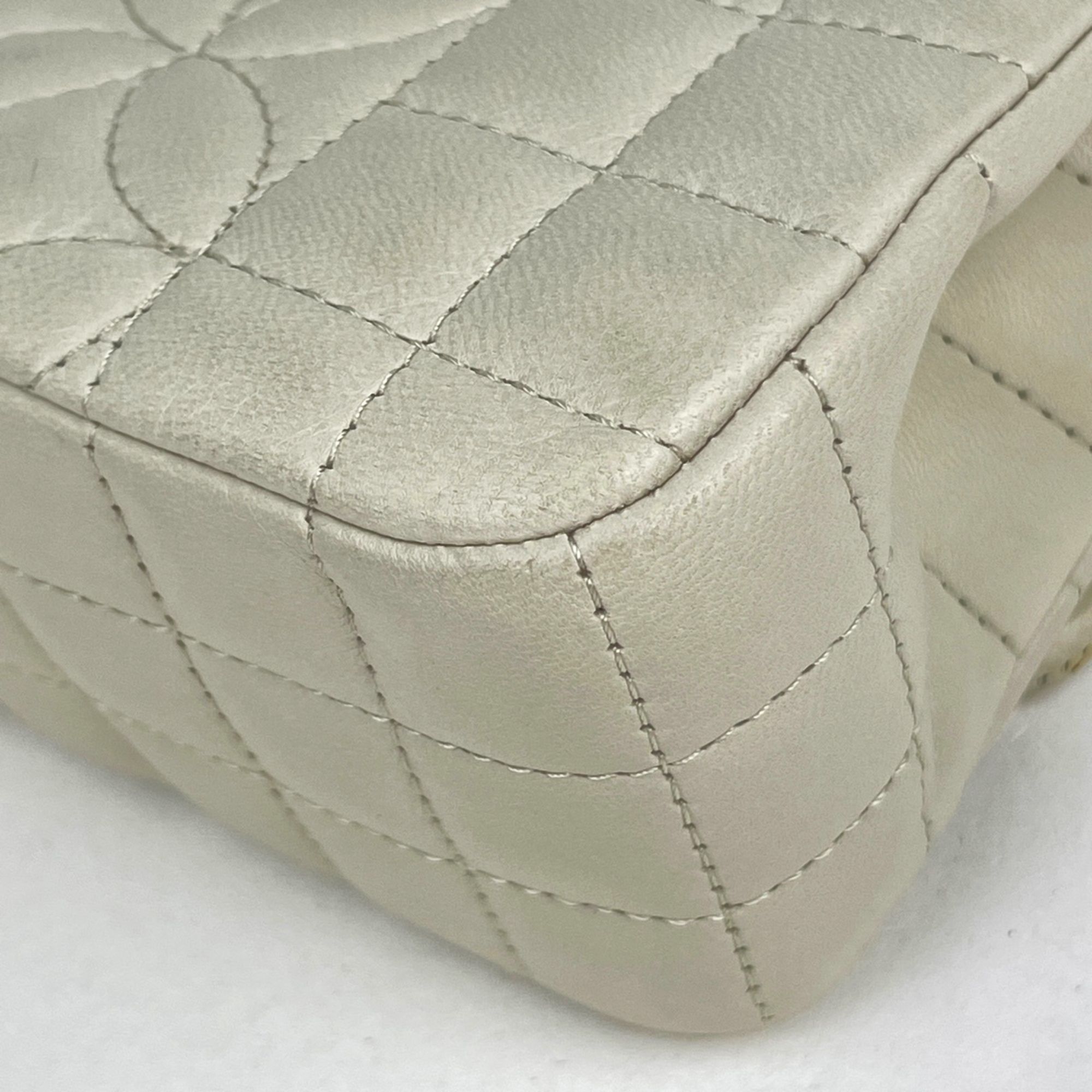 Leather Shoulder Bag (Pre-Owned) - Chanel - Modalova