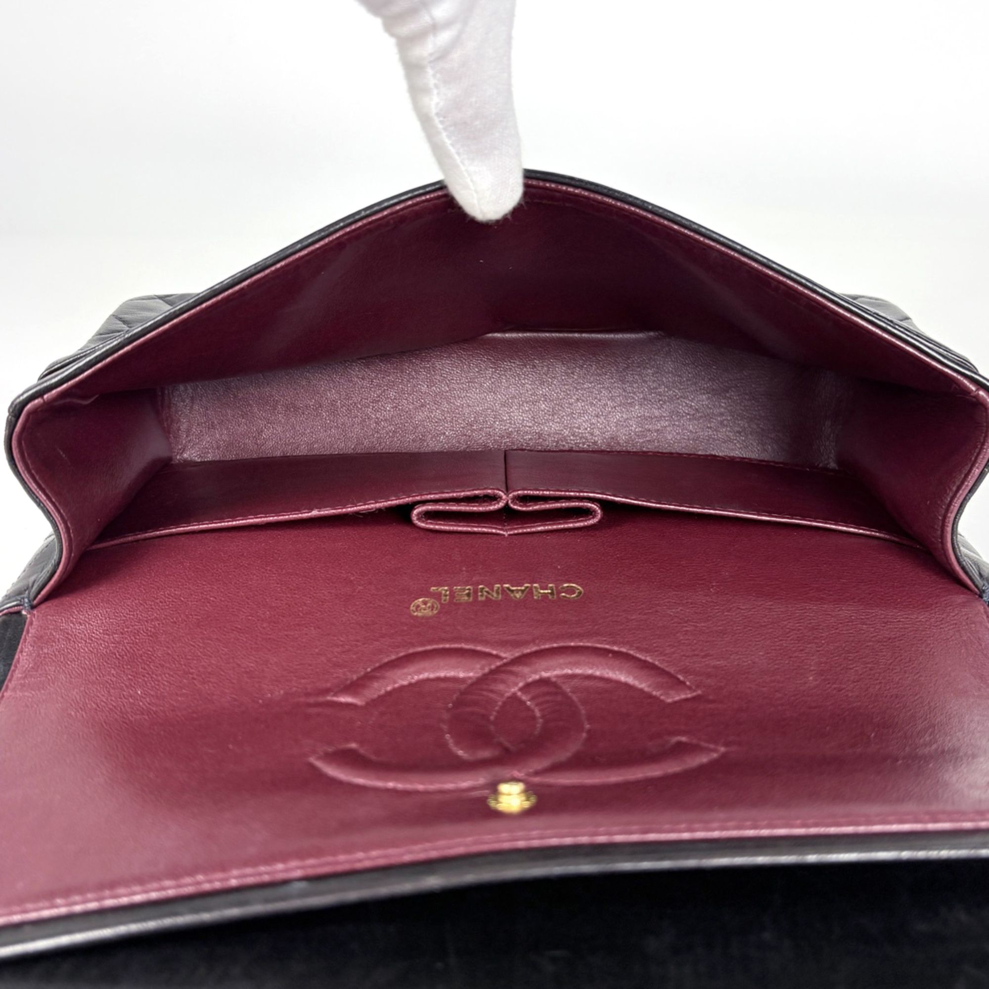 Matelasse Leather Shoulder Bag (Pre-Owned) - Chanel - Modalova