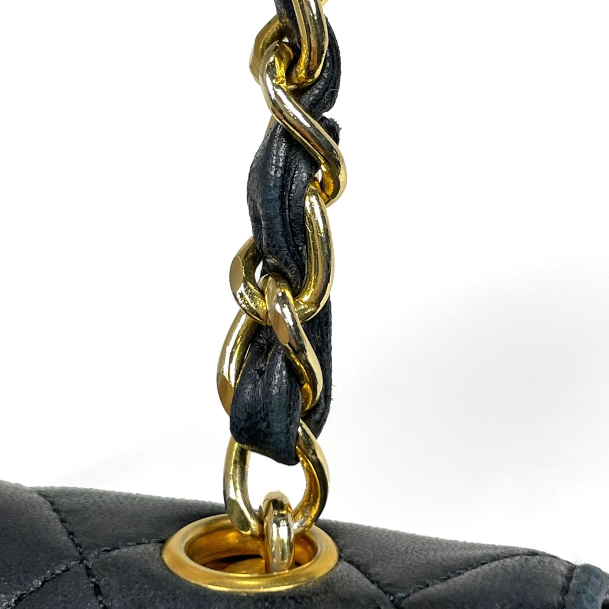 Matelasse Leather Shoulder Bag (Pre-Owned) - Chanel - Modalova