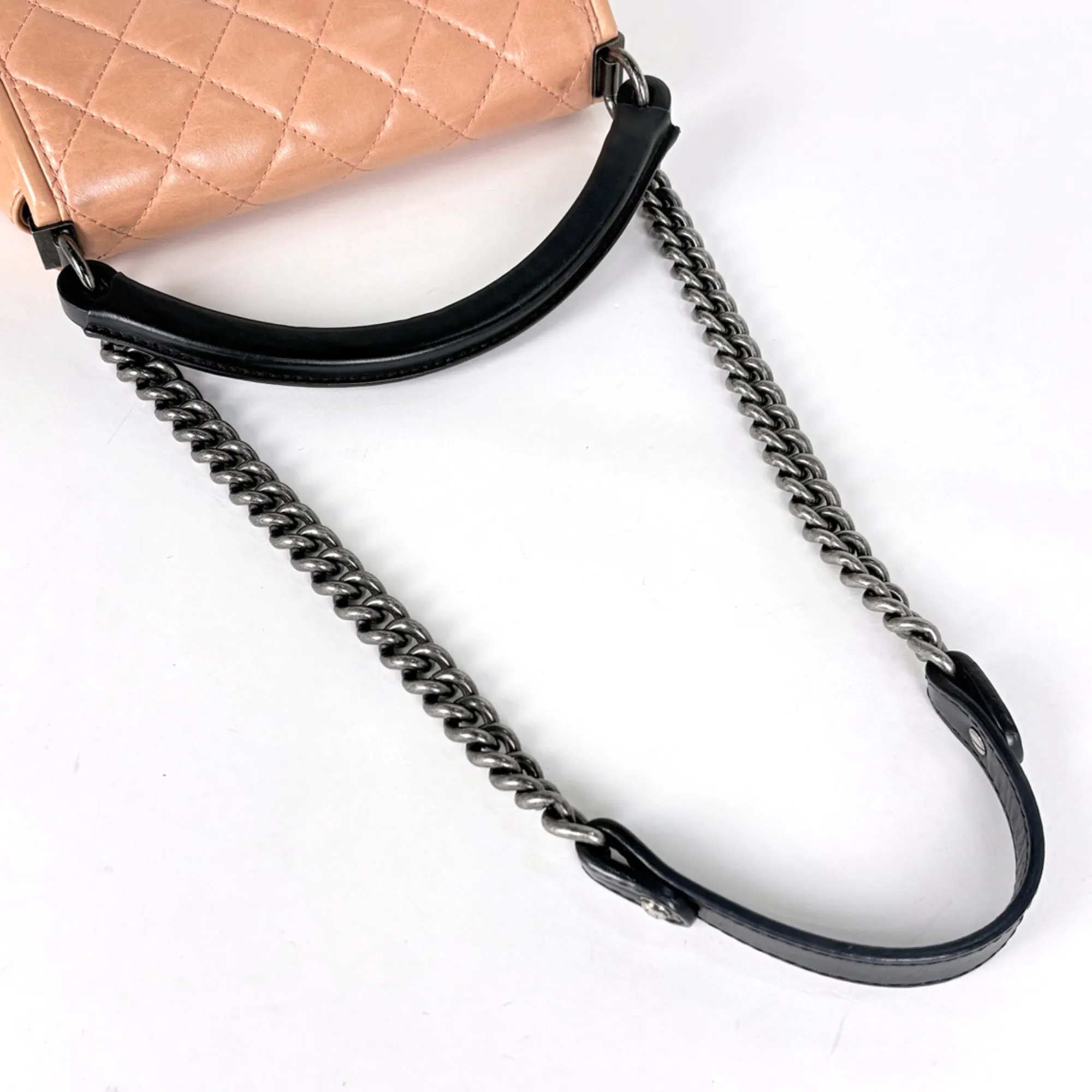 Matelasse Leather Shoulder Bag (Pre-Owned) - Chanel - Modalova