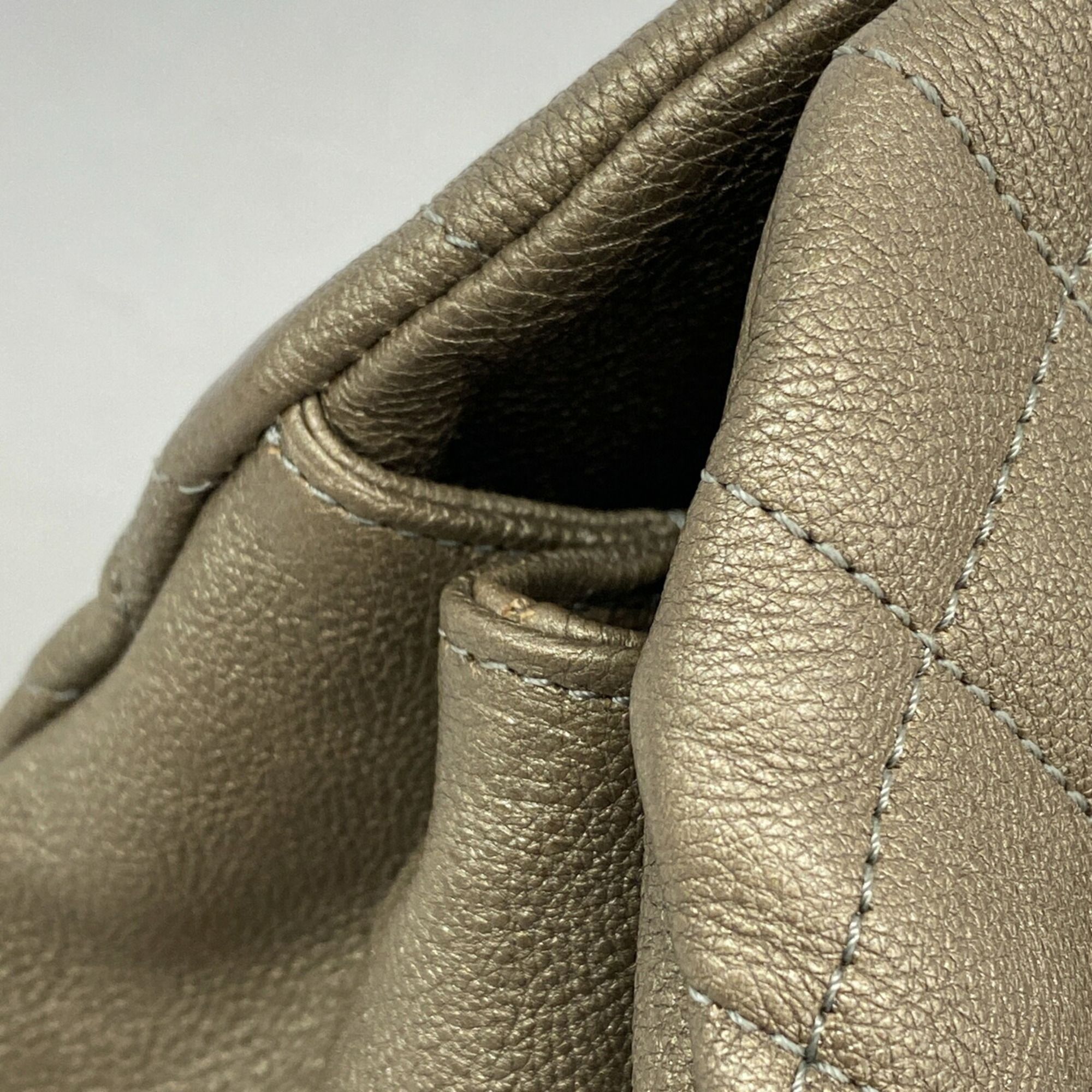 Leather Shoulder Bag (Pre-Owned) - Chanel - Modalova