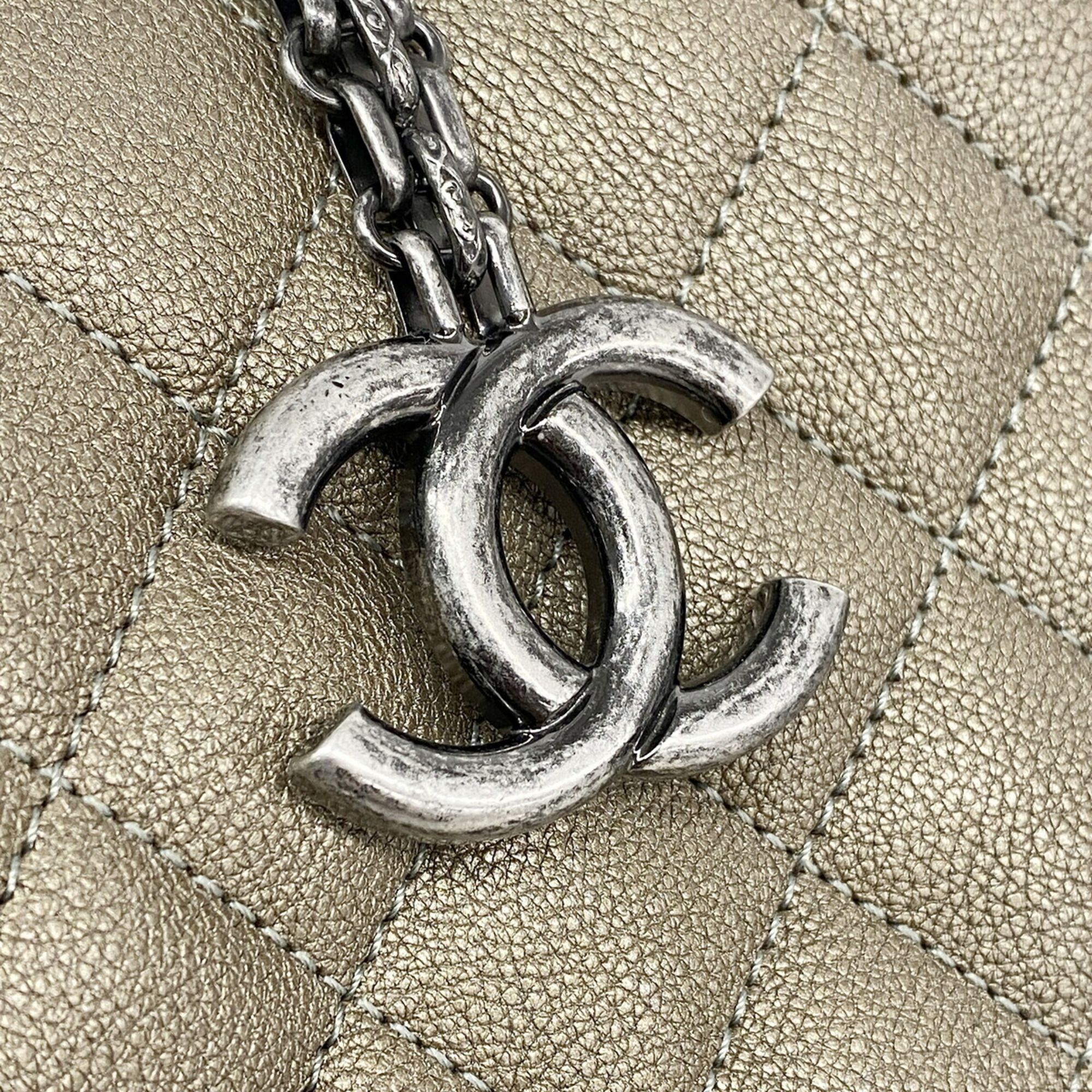 Leather Shoulder Bag (Pre-Owned) - Chanel - Modalova