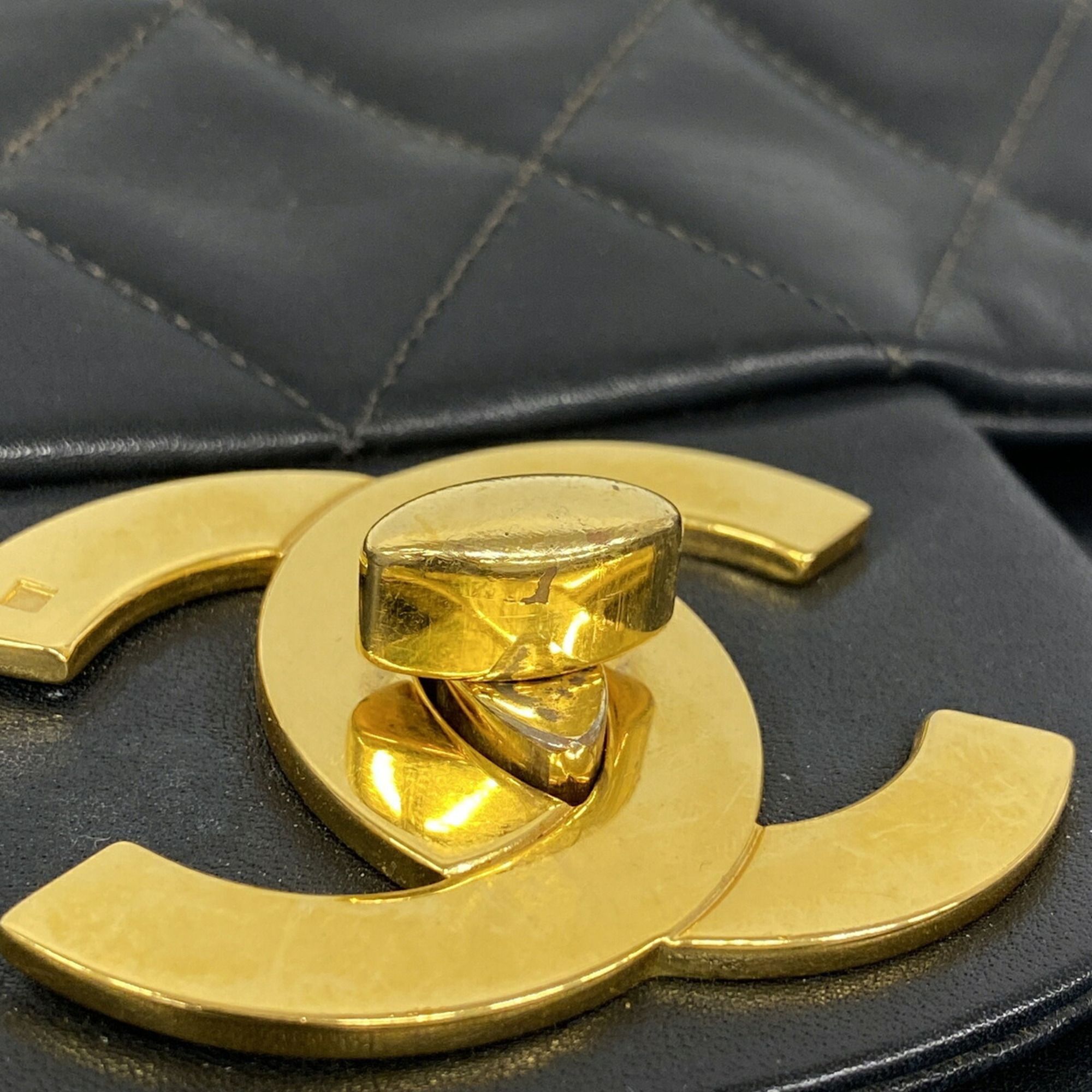 Leather Shoulder Bag (Pre-Owned) - Chanel - Modalova