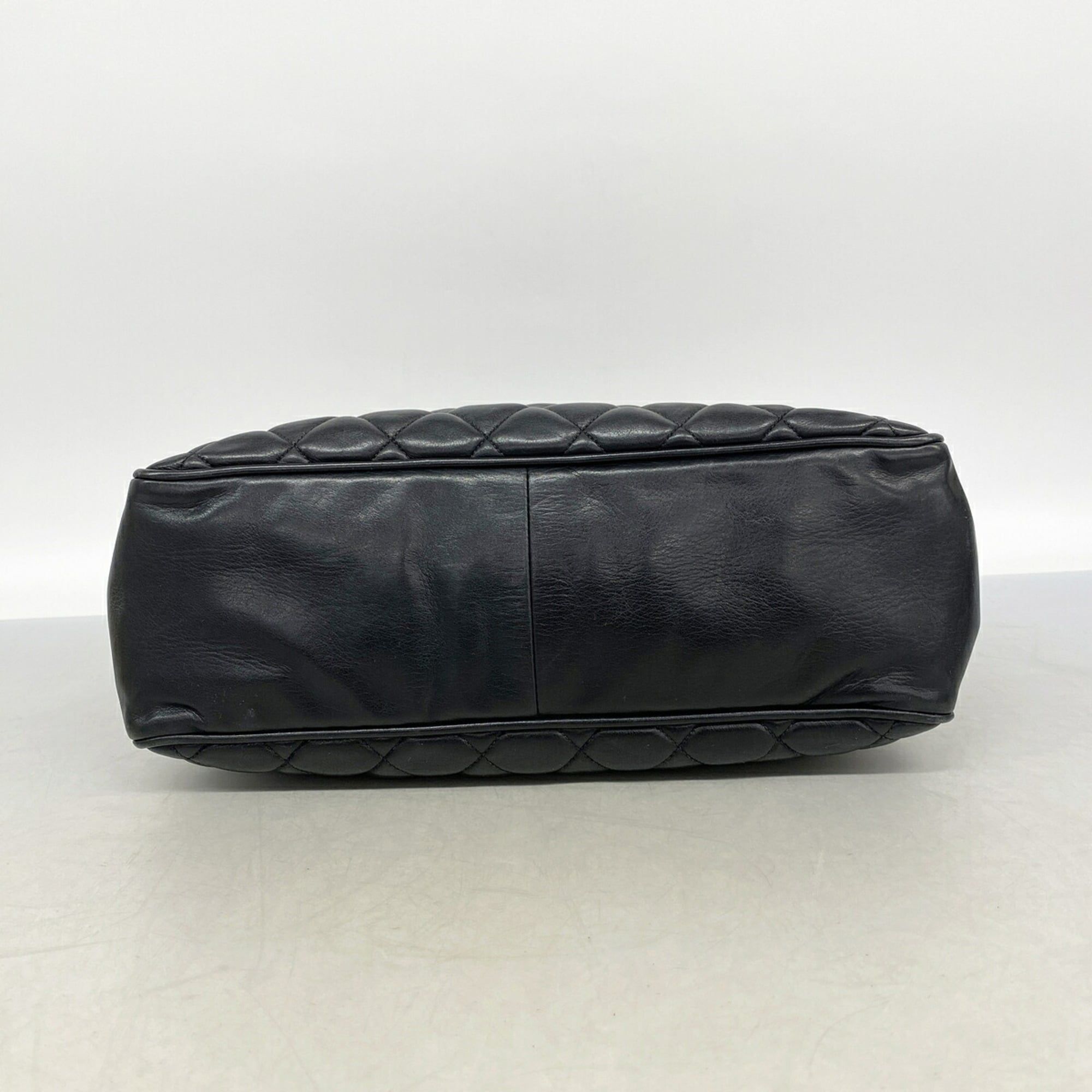 Leather Shoulder Bag (Pre-Owned) - Chanel - Modalova