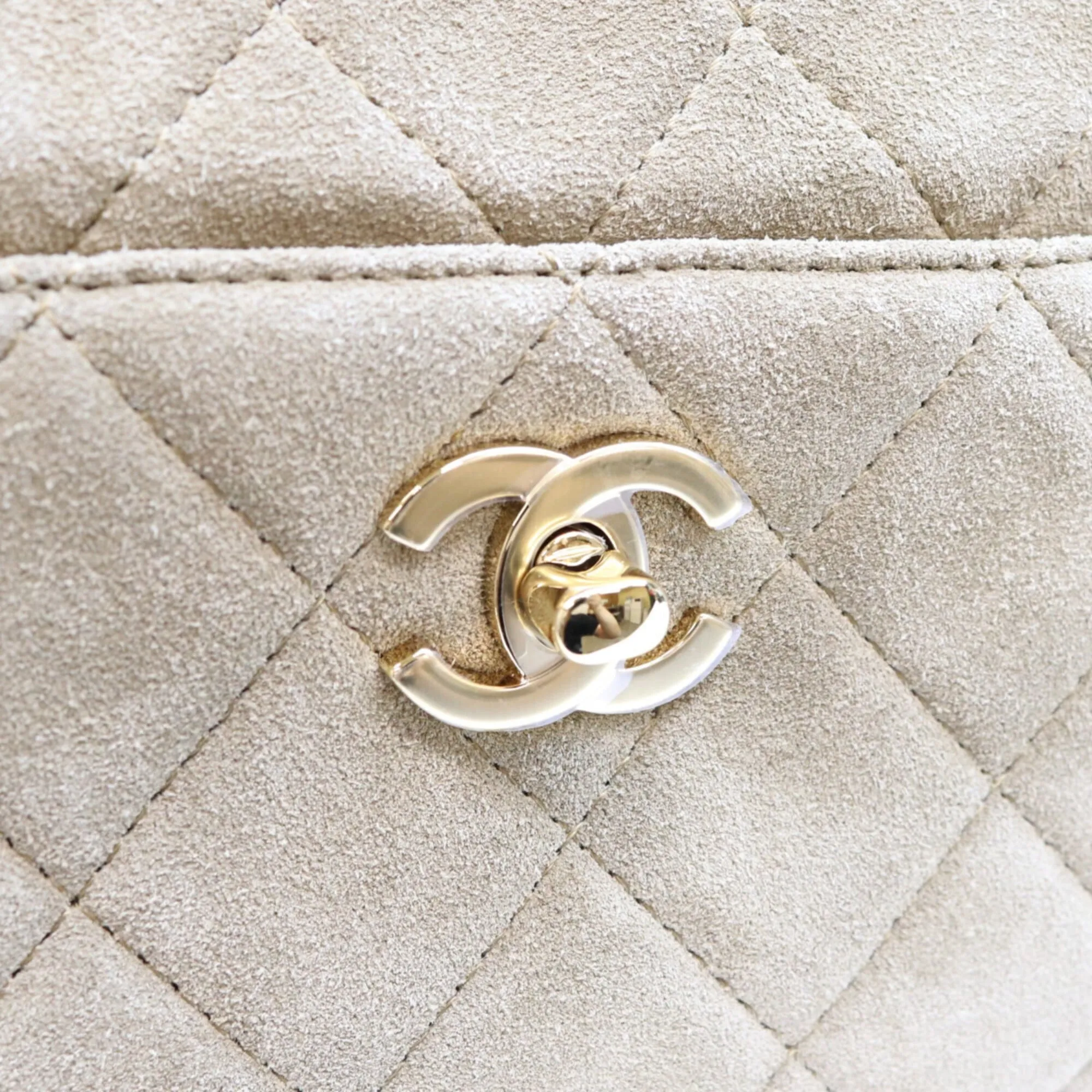Suede Shoulder Bag (Pre-Owned) - Chanel - Modalova