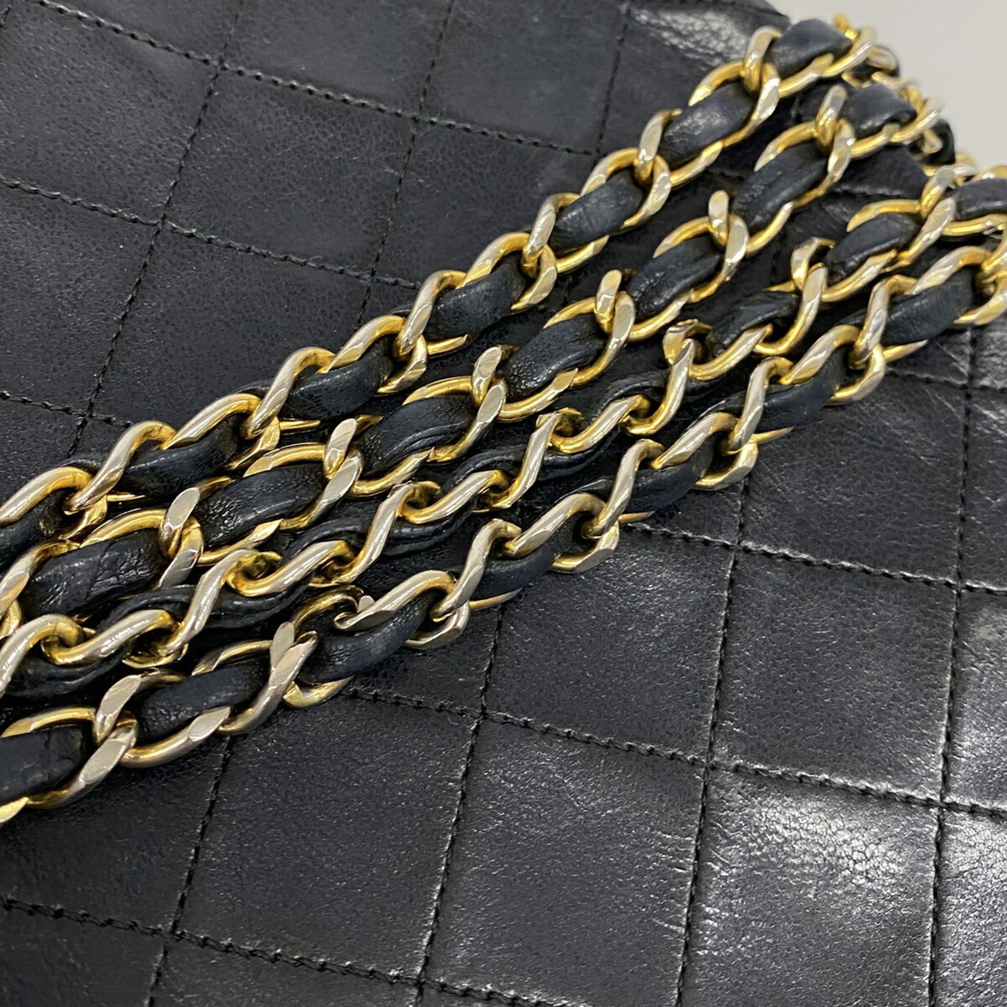 Leather Shoulder Bag (Pre-Owned) - Chanel - Modalova