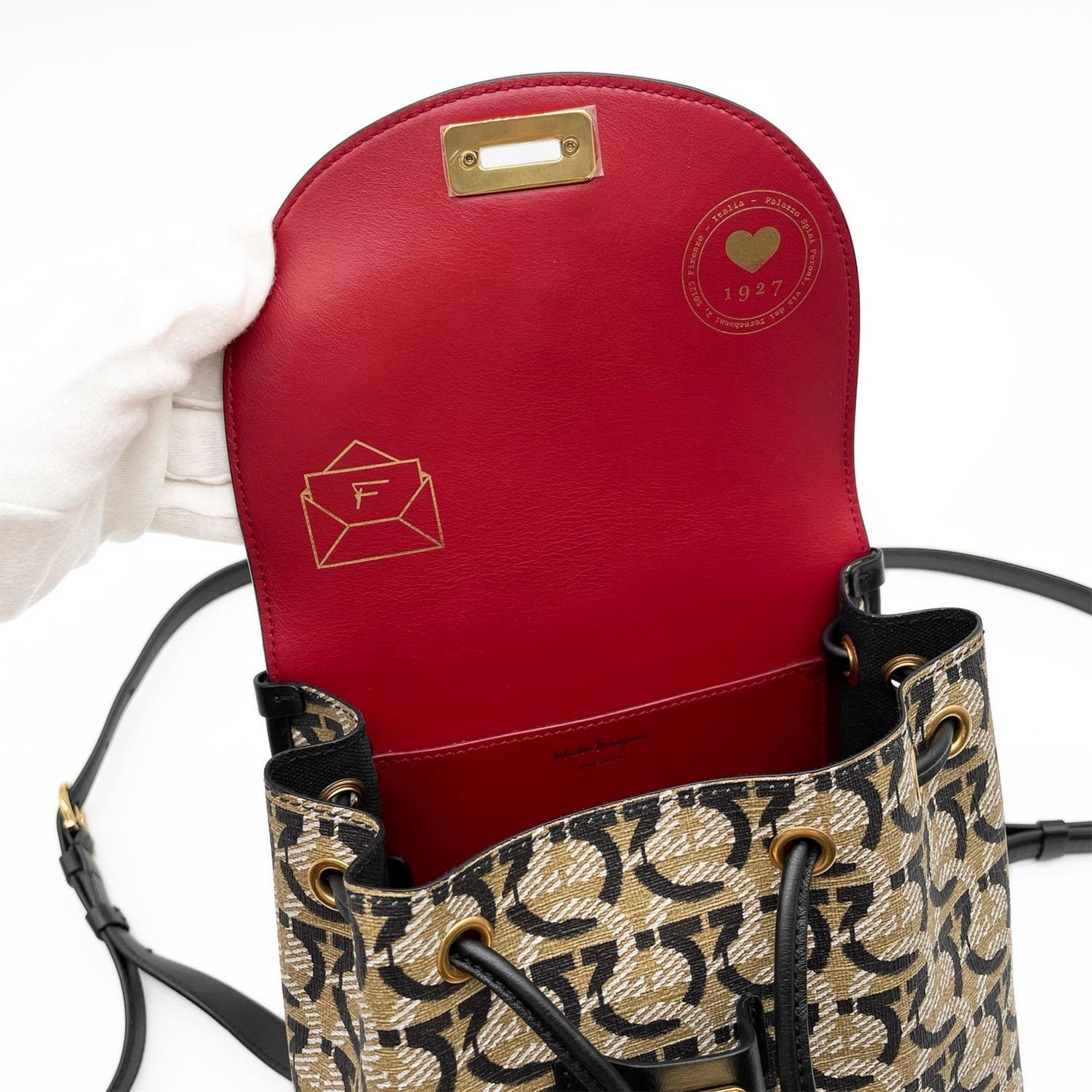 Pvc Leather Backpack (Pre-Owned) - Salvatore Ferragamo - Modalova