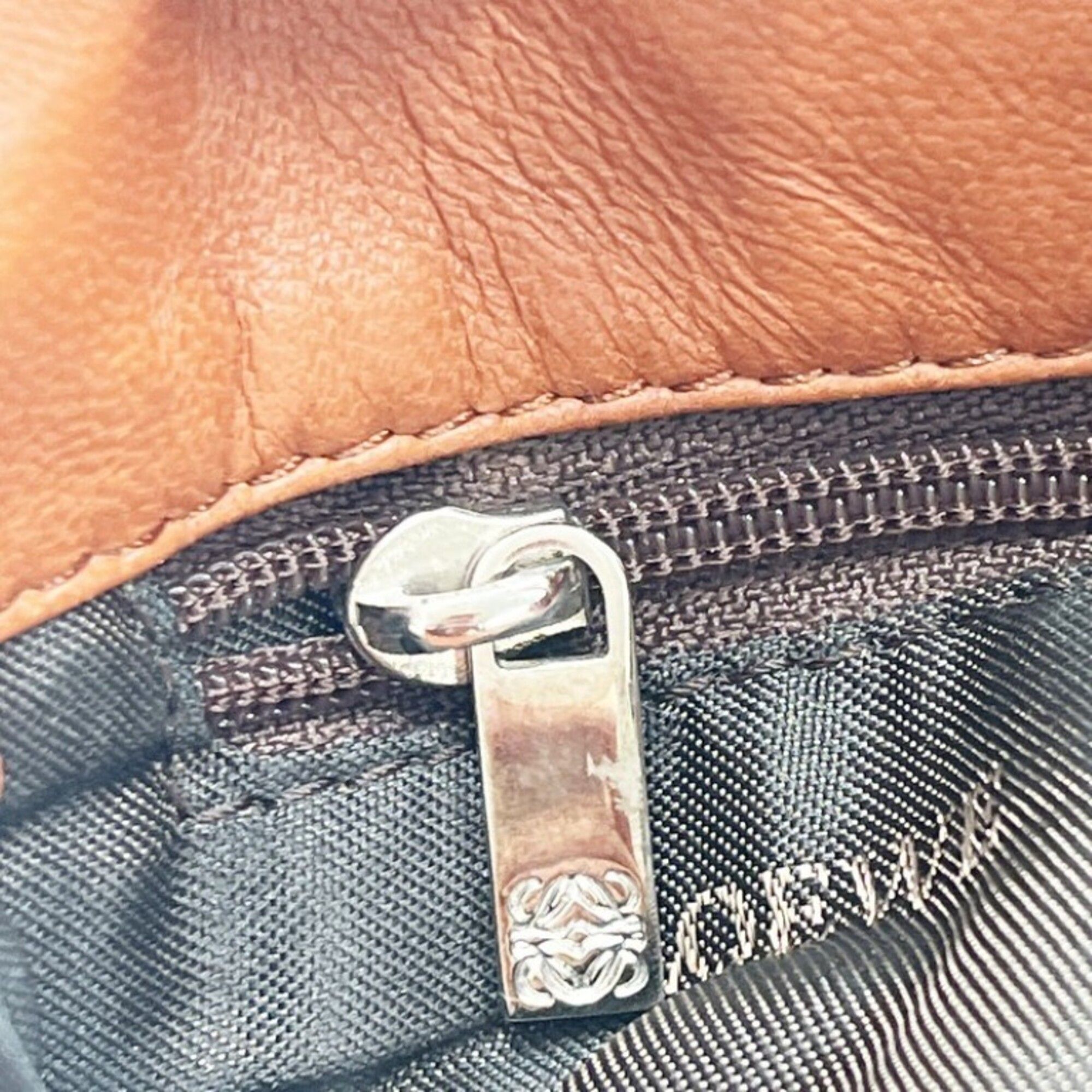 Leather Handbag (Pre-Owned) - Loewe - Modalova