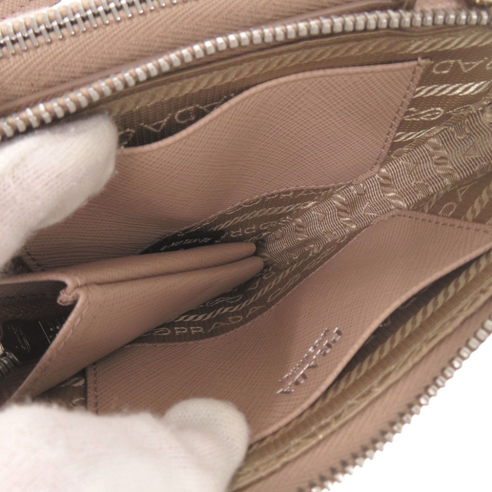 Leather Saffiano Triangle Shoulder Bag (Pre-Owned) - Prada - Modalova