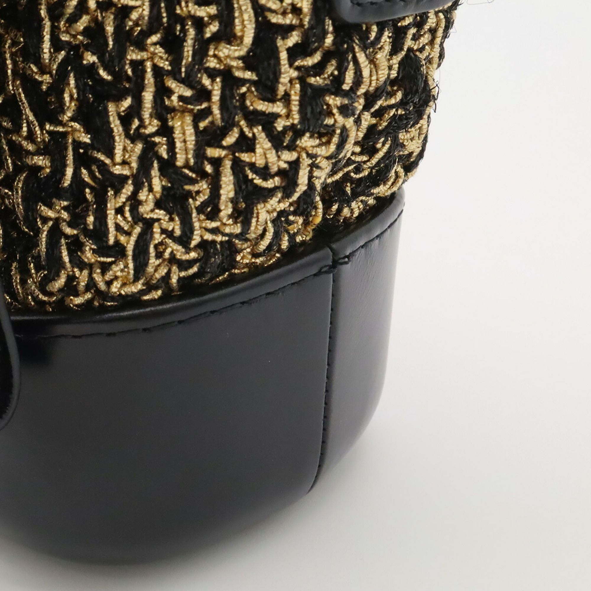 Tweed Leather Shoulder Bag (Pre-Owned) - Chanel - Modalova