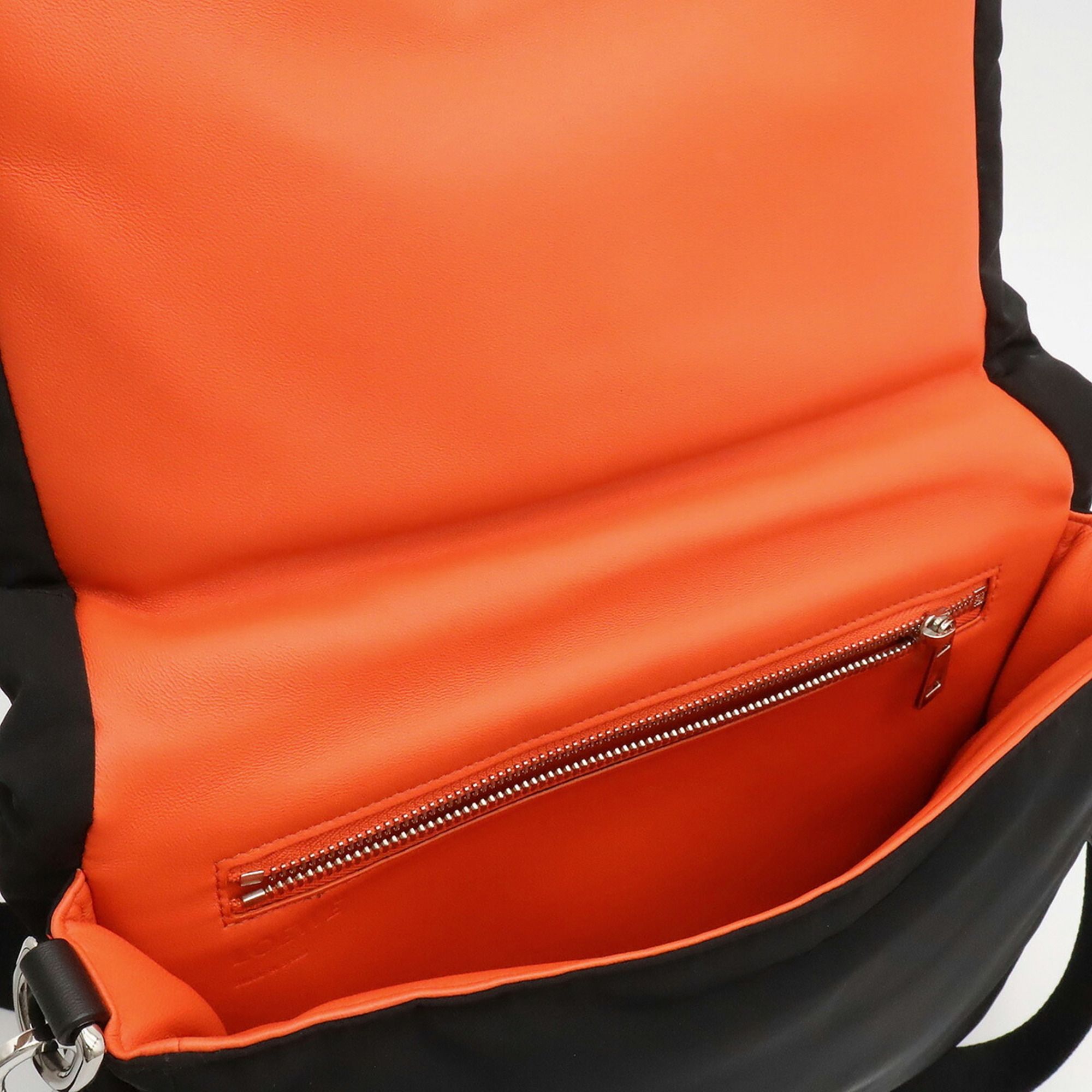 Nylon Handbag Shoulder Bag (Pre-Owned) - Loewe - Modalova