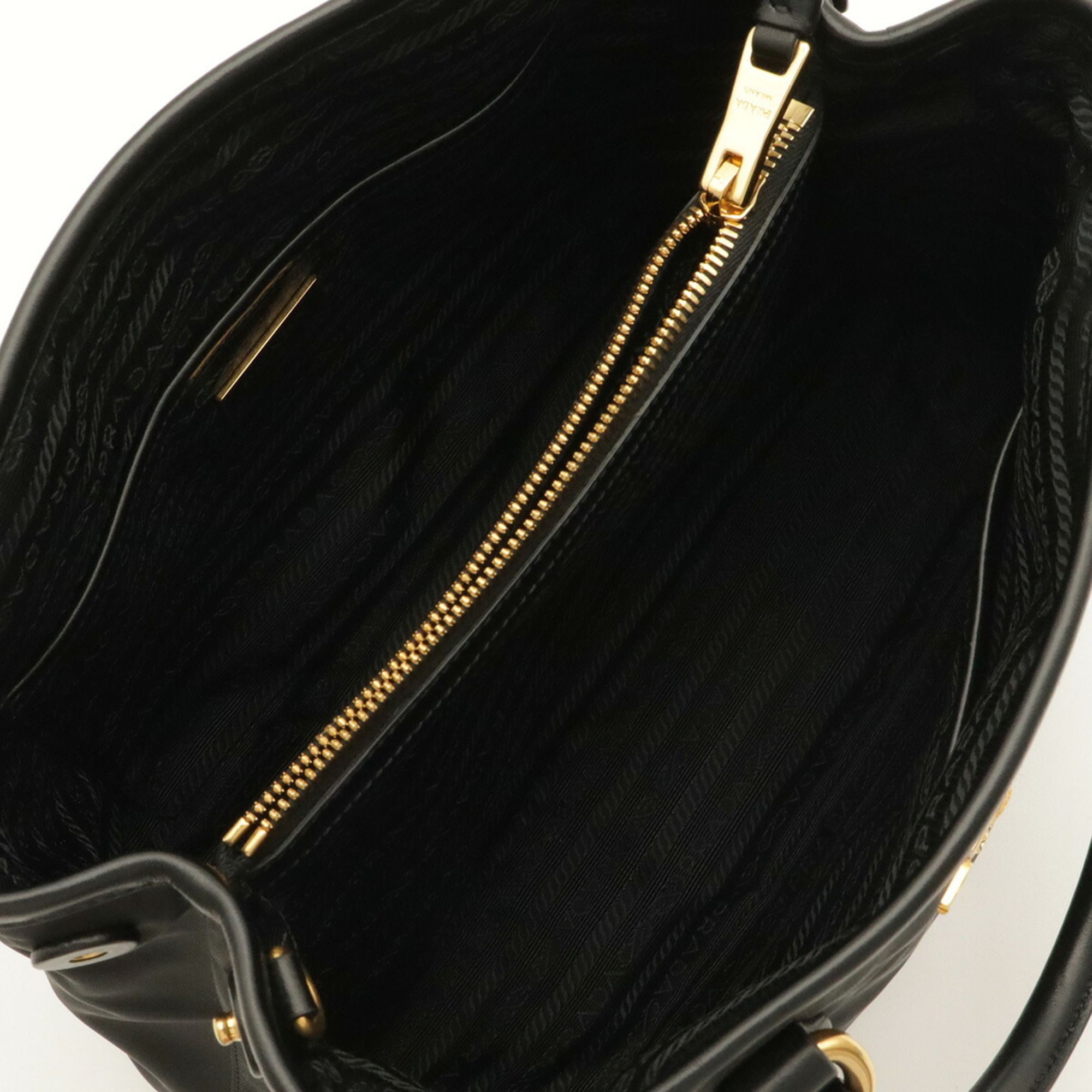 Nylon Leather Handbag Shoulder Bag (Pre-Owned) - Prada - Modalova