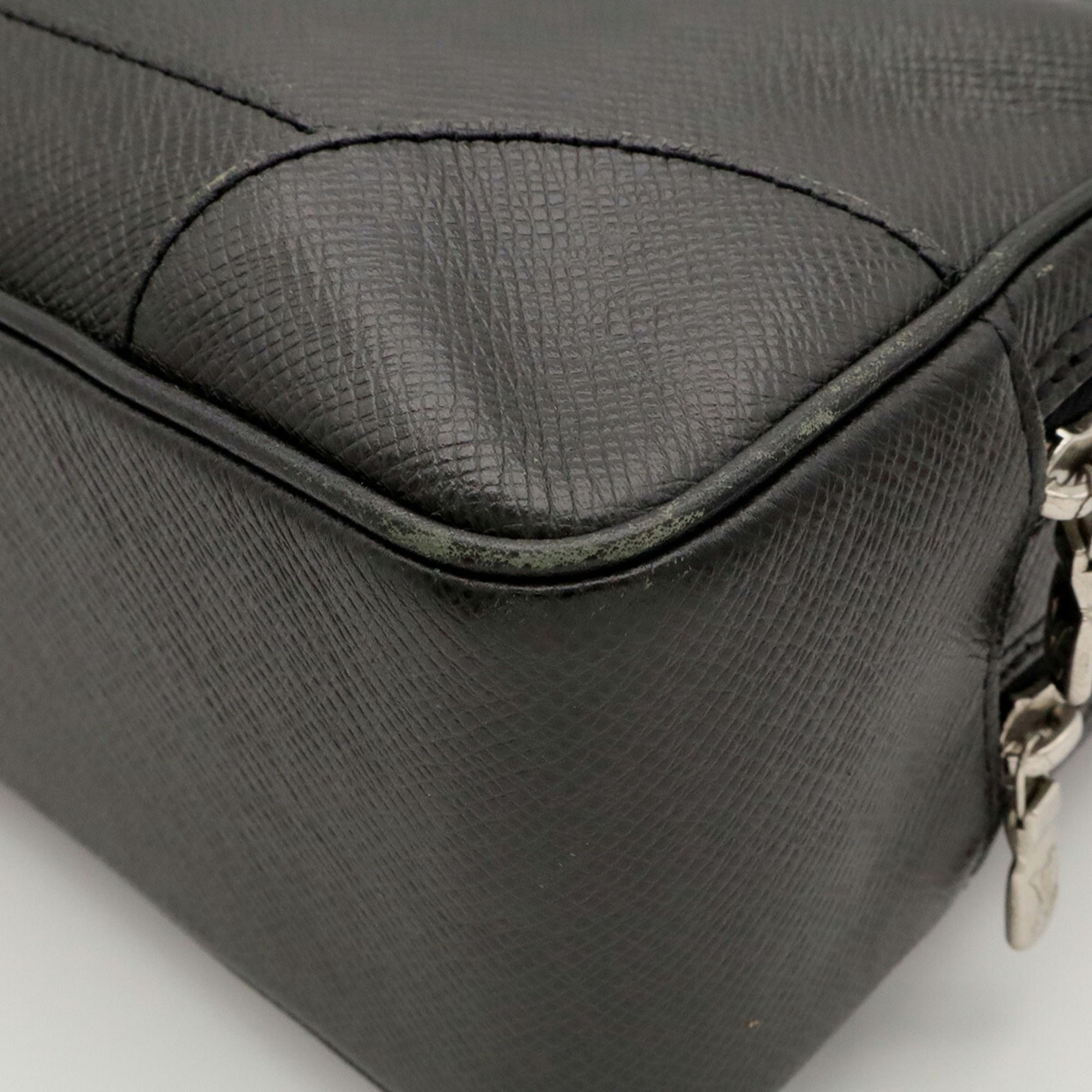Taiga Leather Clutch Bag (Pre-Owned) - Louis Vuitton - Modalova