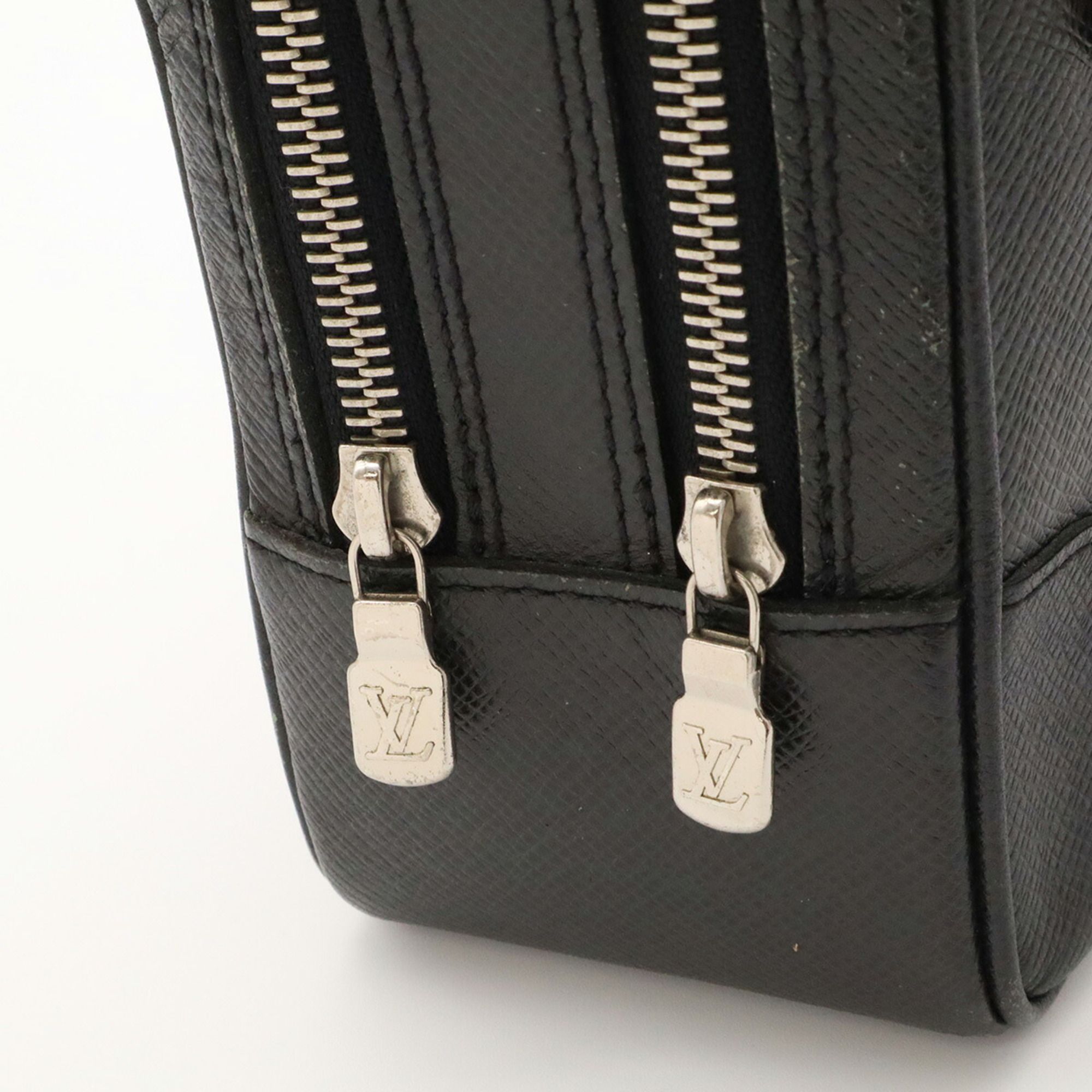 Taiga Leather Clutch Bag (Pre-Owned) - Louis Vuitton - Modalova