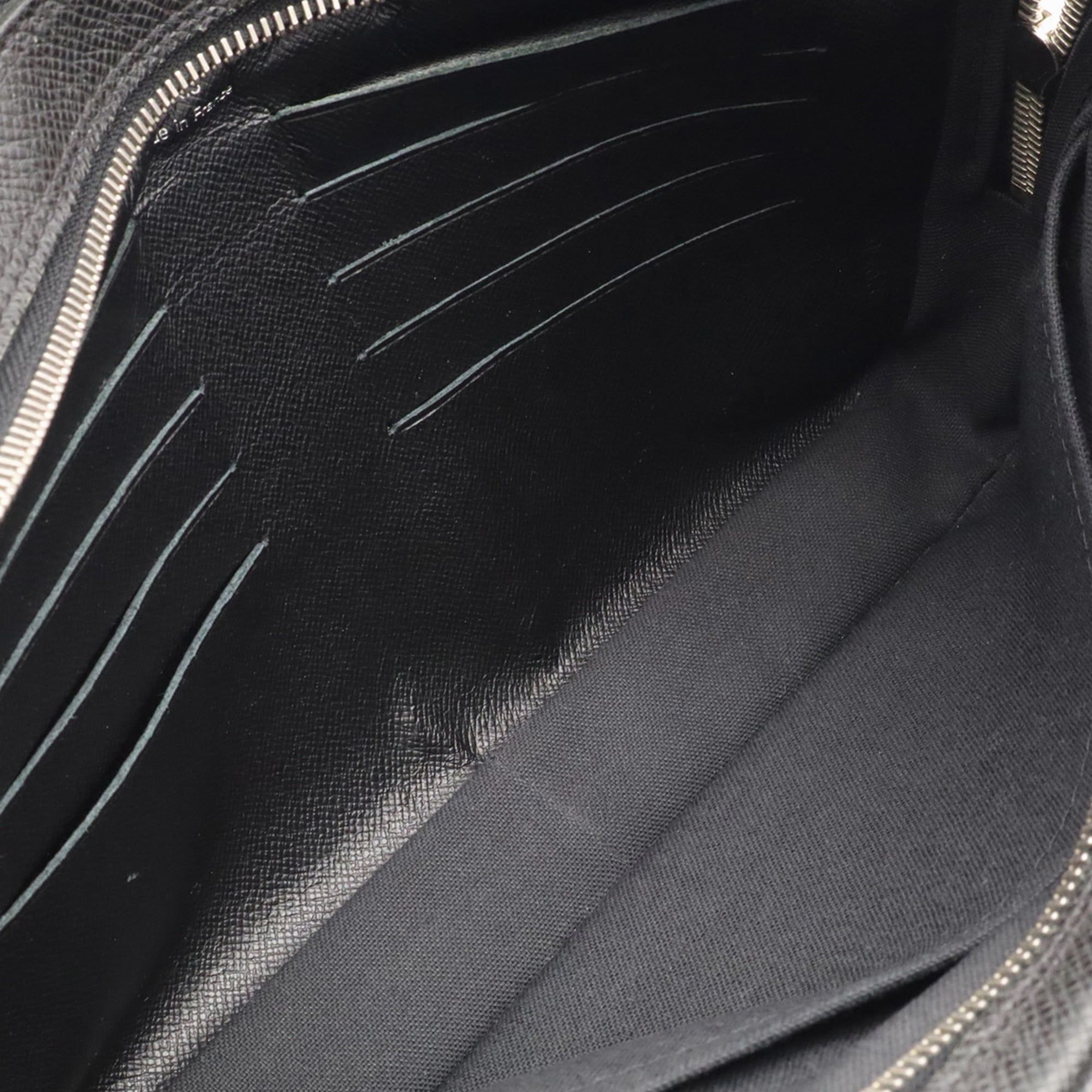 Taiga Leather Clutch Bag (Pre-Owned) - Louis Vuitton - Modalova