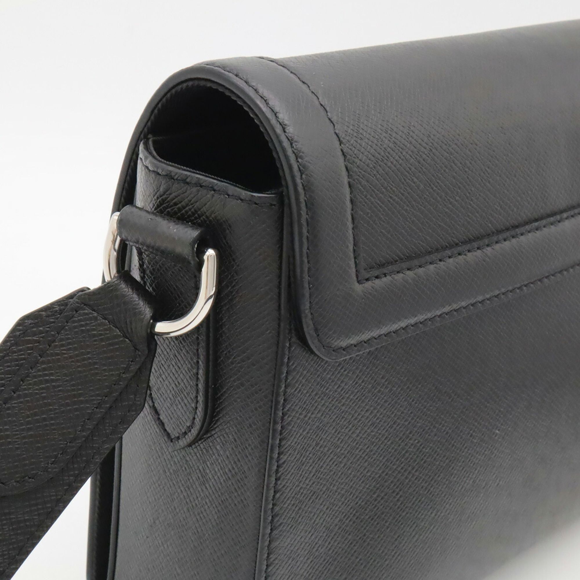 Taiga Leather Shoulder Bag (Pre-Owned) - Louis Vuitton - Modalova