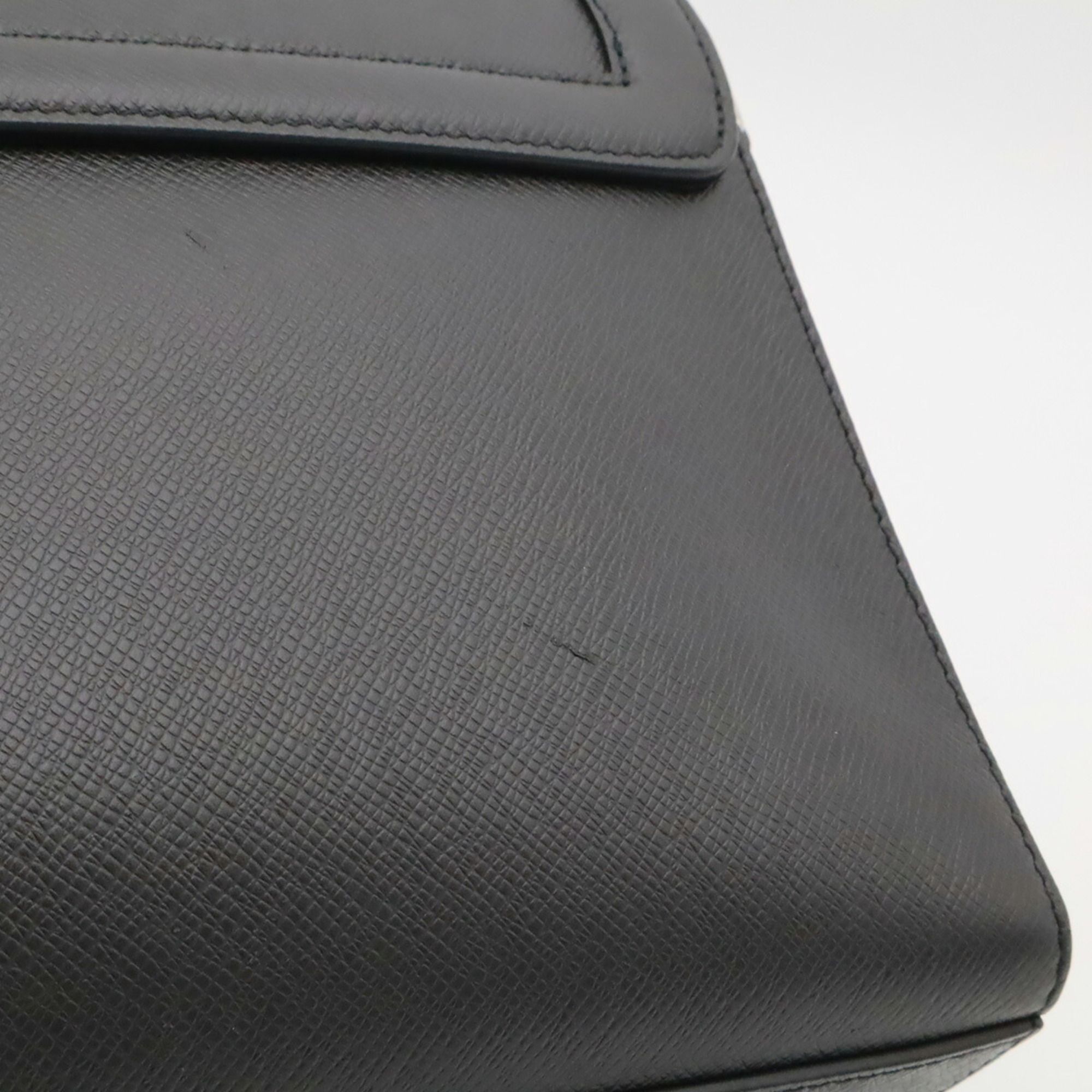 Taiga Leather Shoulder Bag (Pre-Owned) - Louis Vuitton - Modalova