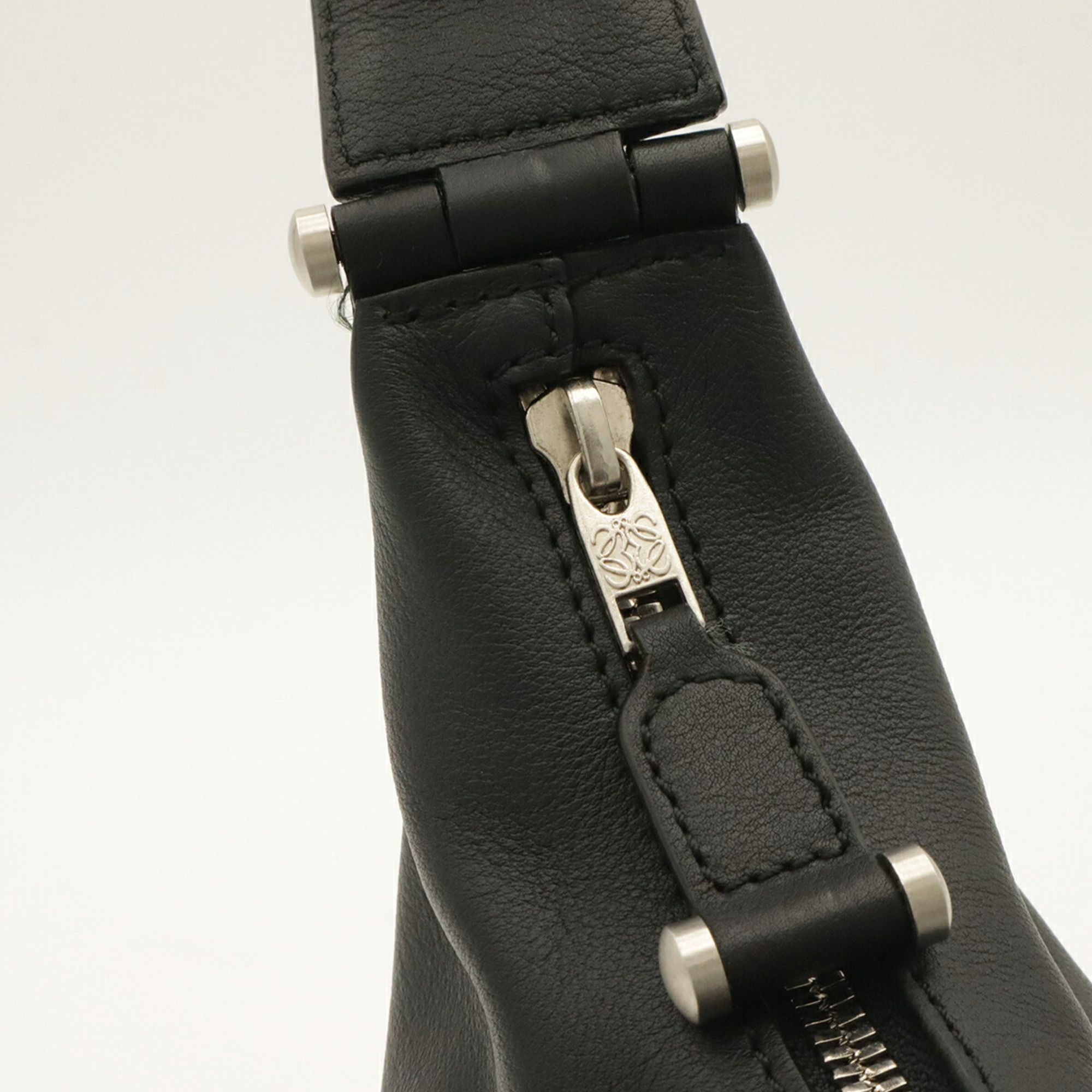 Leather Pouch Shoulder Bag (Pre-Owned) - Loewe - Modalova