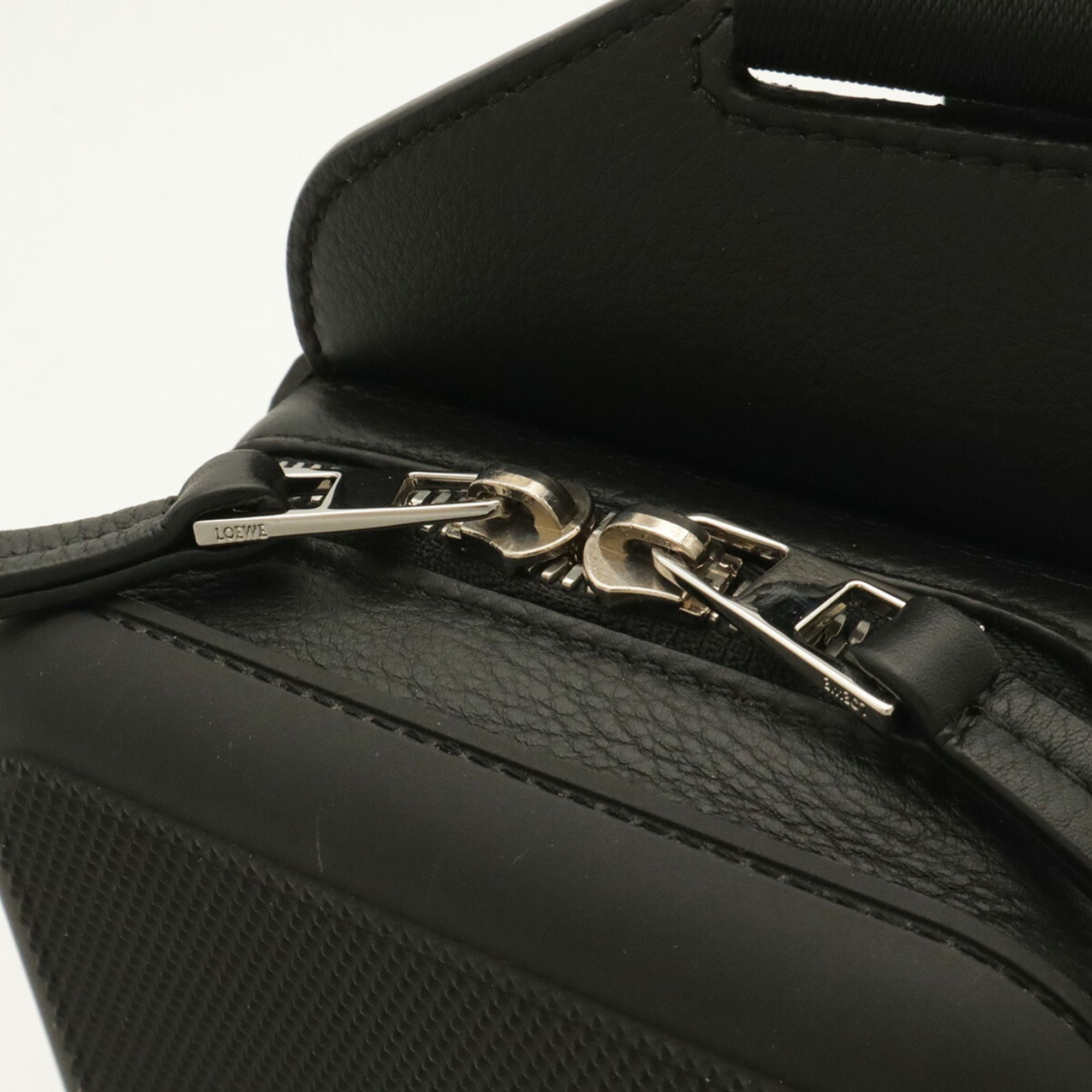 Rubber Leather Shoulder Bag Sling Bag (Pre-Owned) - Loewe - Modalova