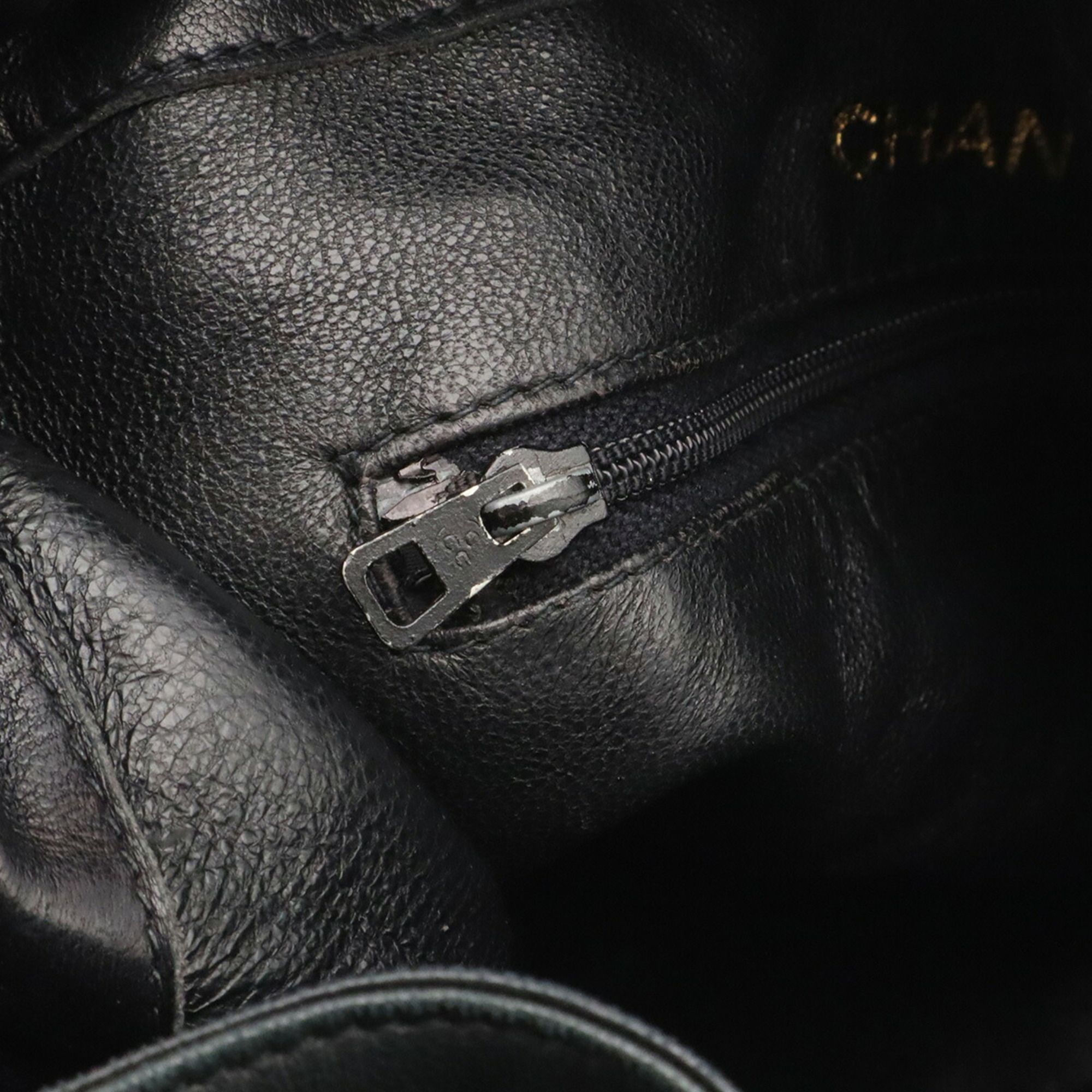 Matelasse Leather Shoulder Bag (Pre-Owned) - Chanel - Modalova