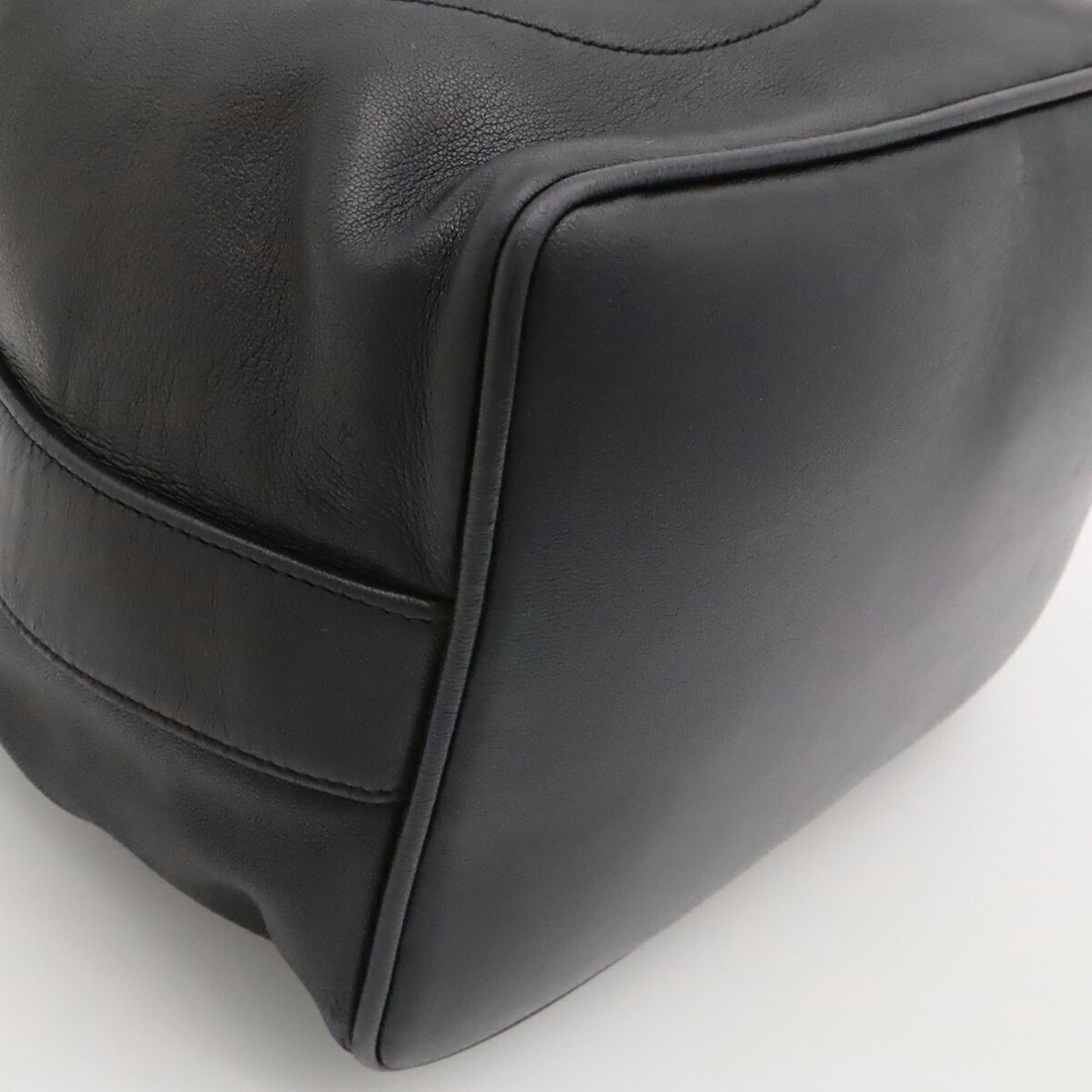 Leather Pouch Shoulder Bag (Pre-Owned) - Chanel - Modalova