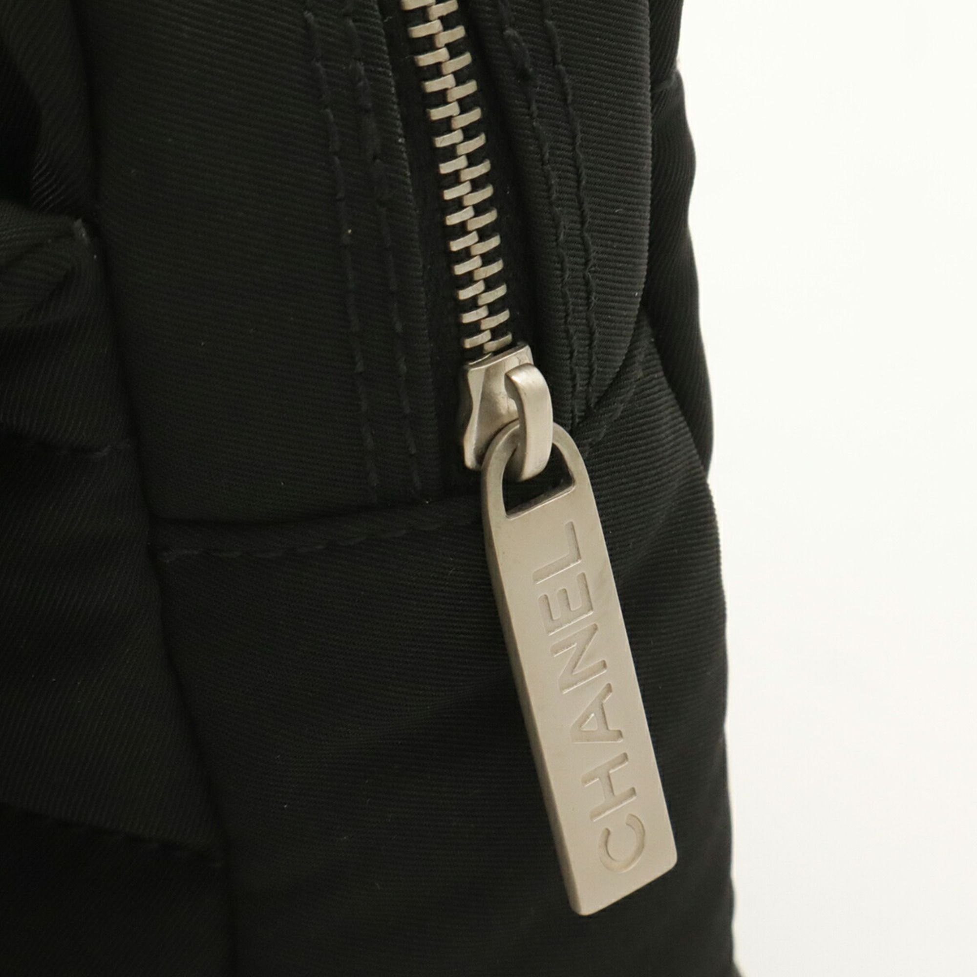 Chocolate Bar Nylon Shoulder Bag (Pre-Owned) - Chanel - Modalova