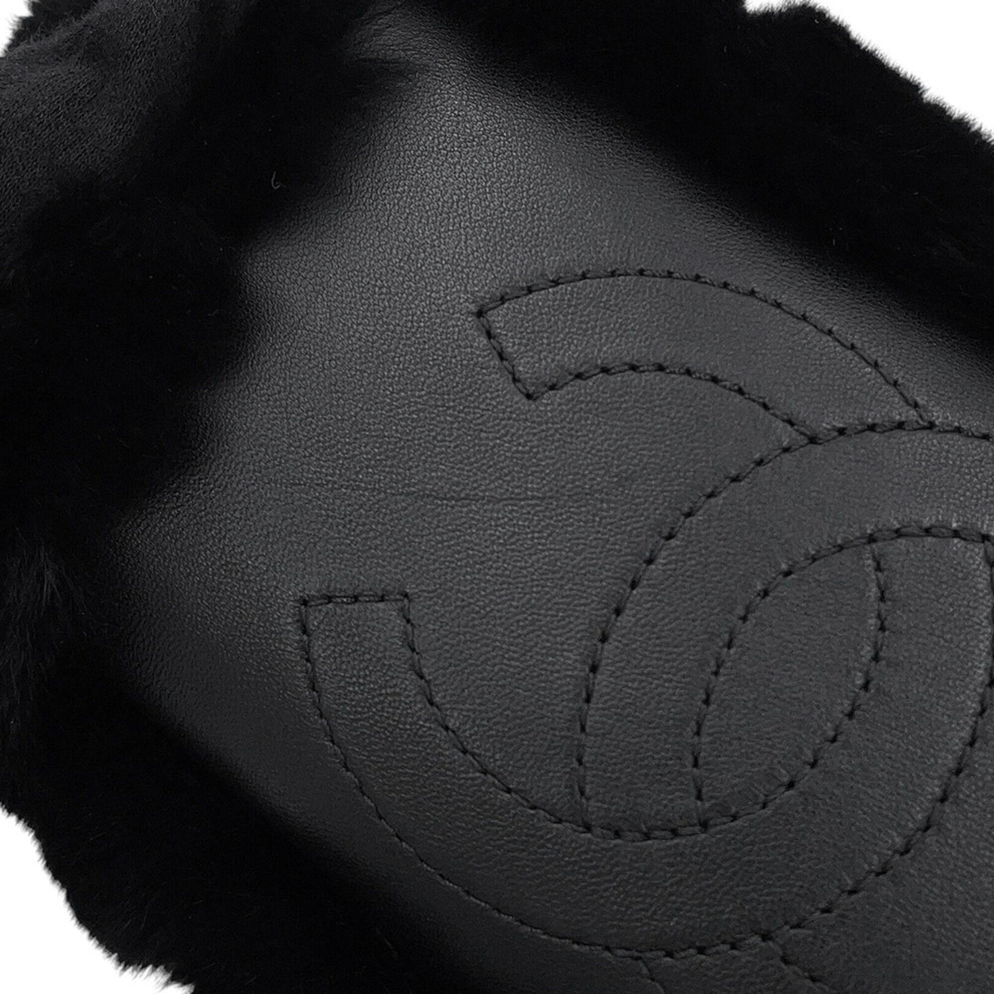 Fur Handbag (Pre-Owned) - Chanel - Modalova