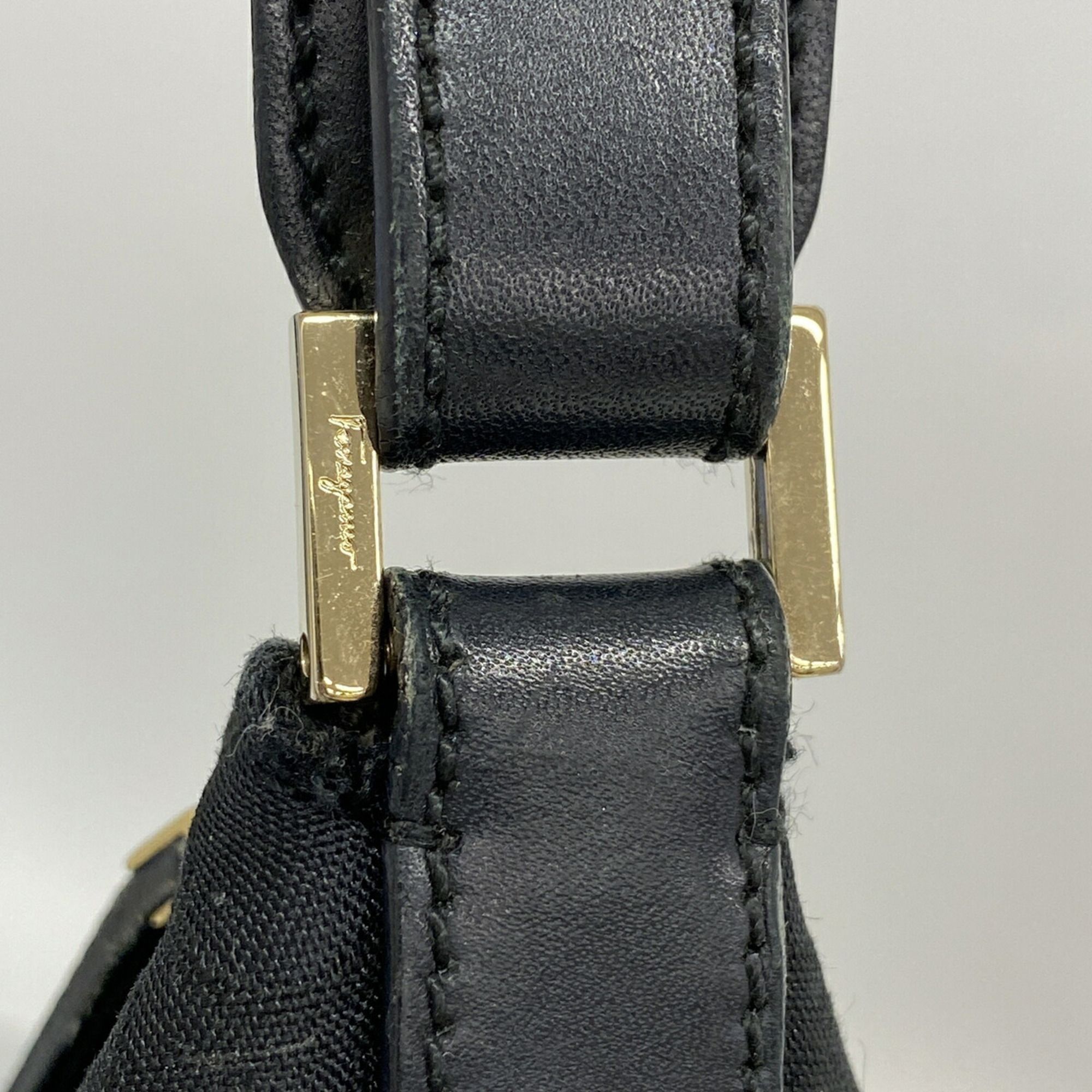 Canvas Shoulder Bag (Pre-Owned) - Salvatore Ferragamo - Modalova