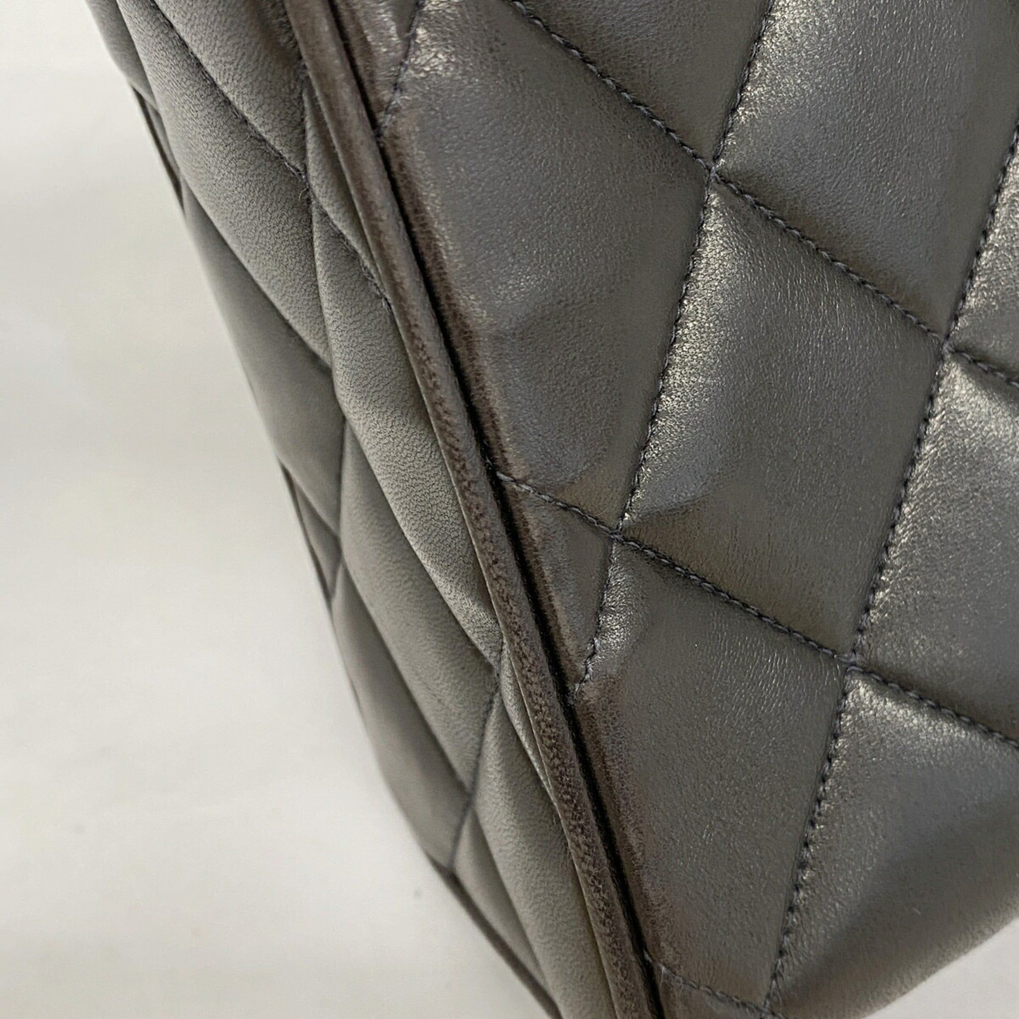 Leather Shoulder Bag (Pre-Owned) - Chanel - Modalova