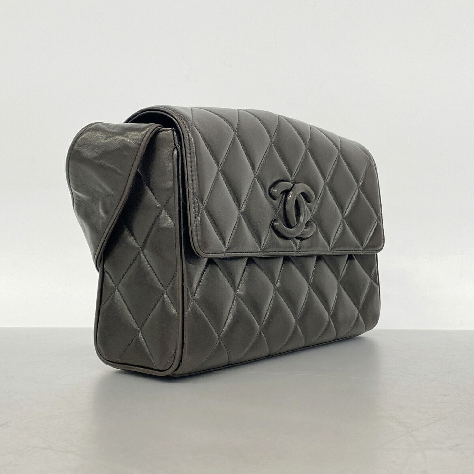 Leather Shoulder Bag (Pre-Owned) - Chanel - Modalova