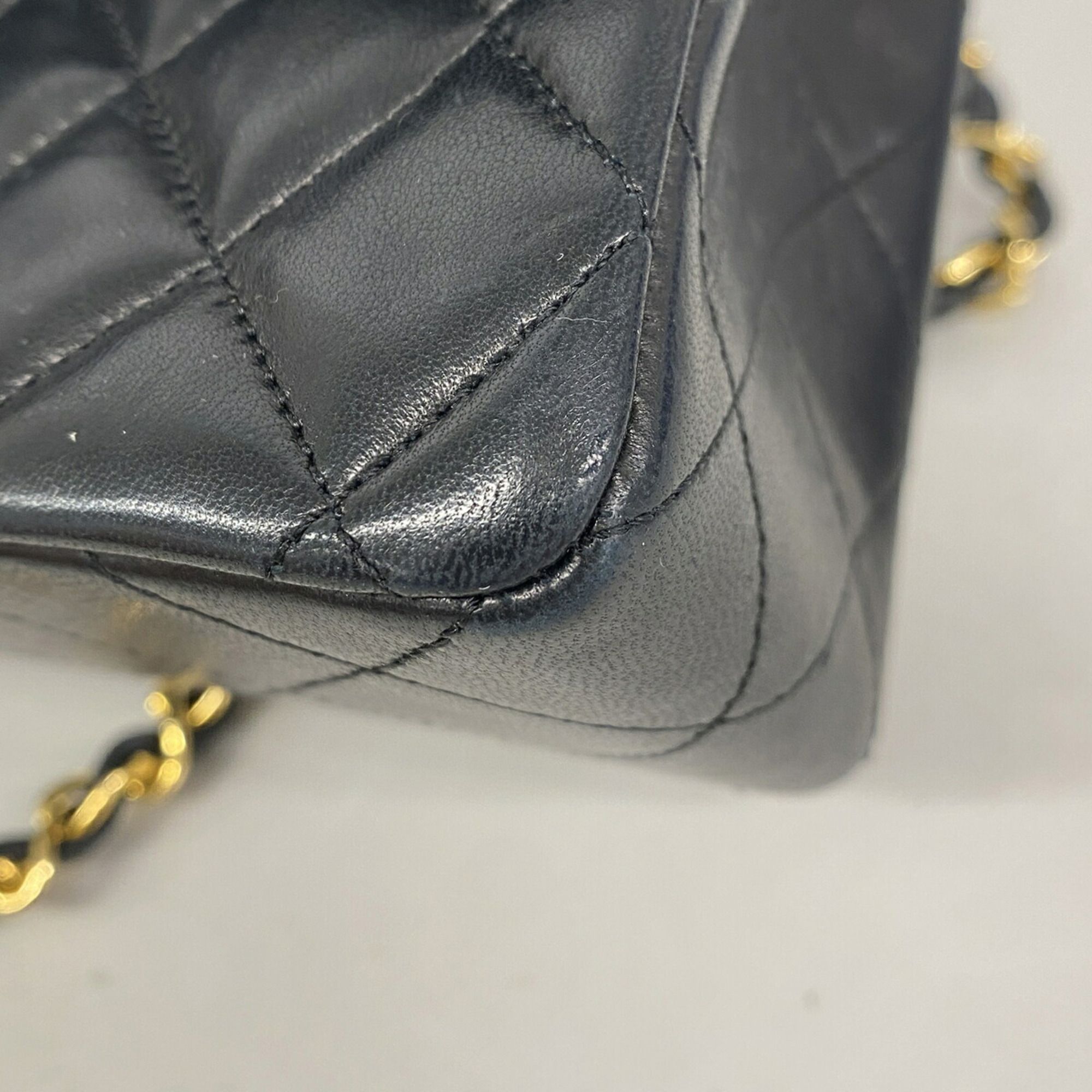 Leather Shoulder Bag (Pre-Owned) - Chanel - Modalova