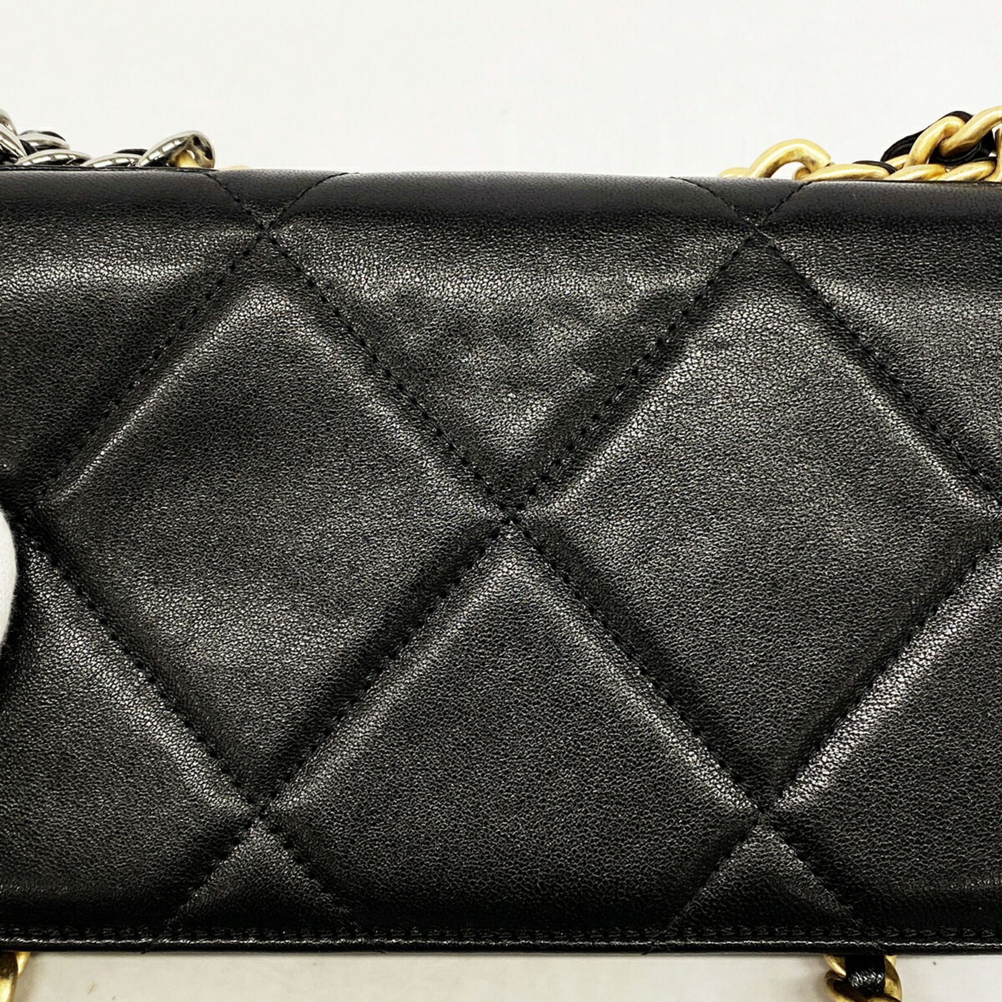 Leather Handbag (Pre-Owned) - Chanel - Modalova