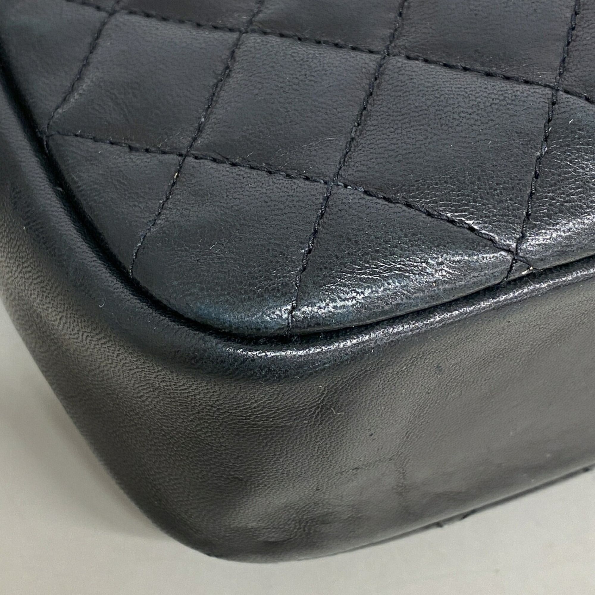 Leather Shoulder Bag (Pre-Owned) - Chanel - Modalova