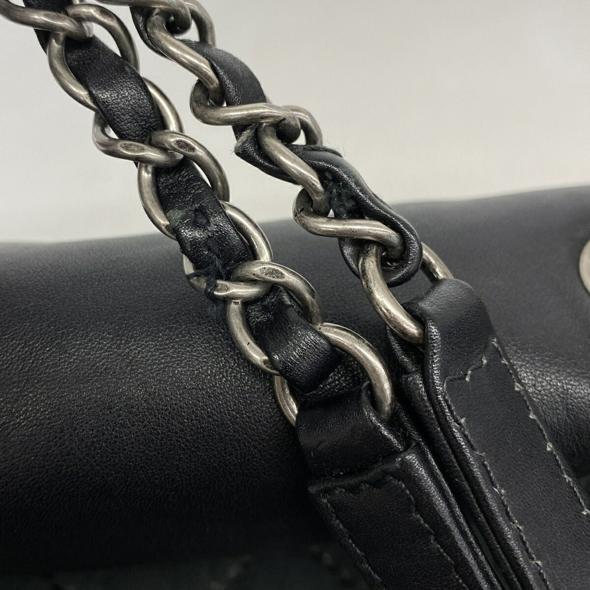 Leather Shoulder Bag (Pre-Owned) - Chanel - Modalova