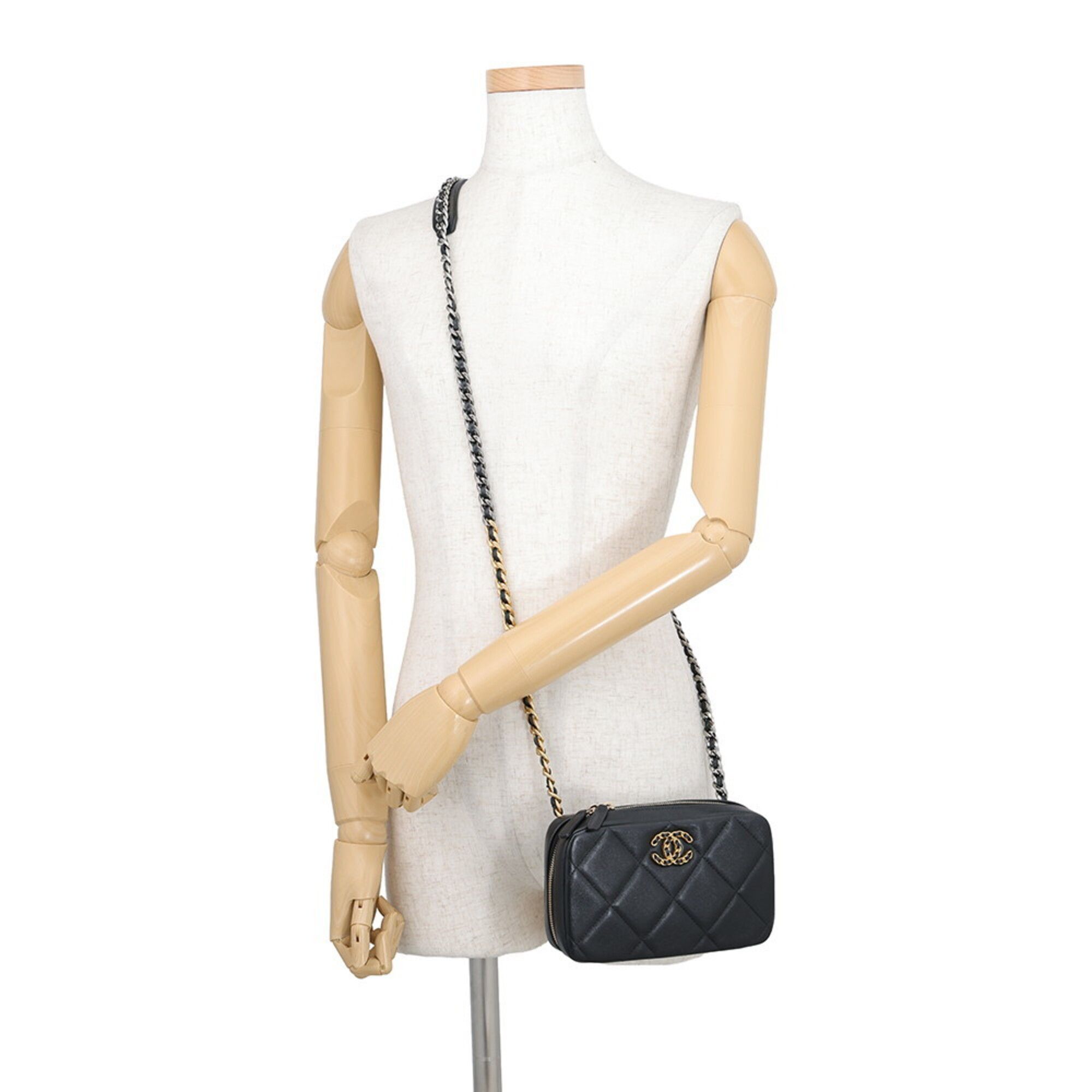 Leather Shoulder Bag (Pre-Owned) - Chanel - Modalova