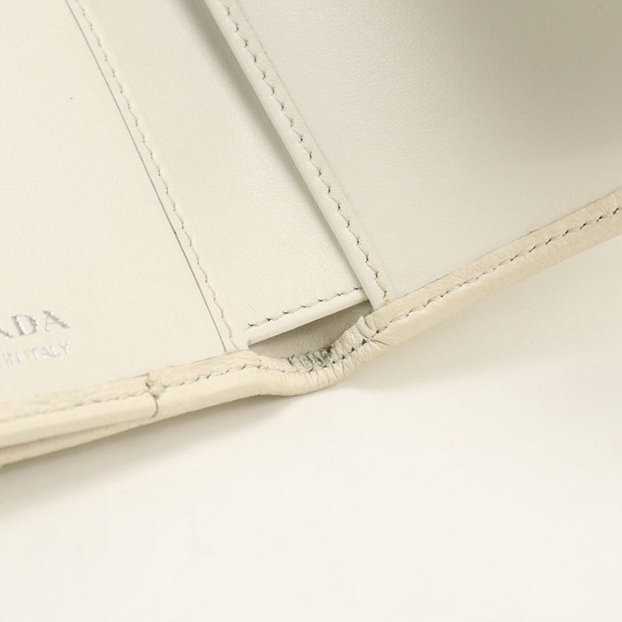 Leather Wallet (Tri-Fold) (Pre-Owned) - Prada - Modalova