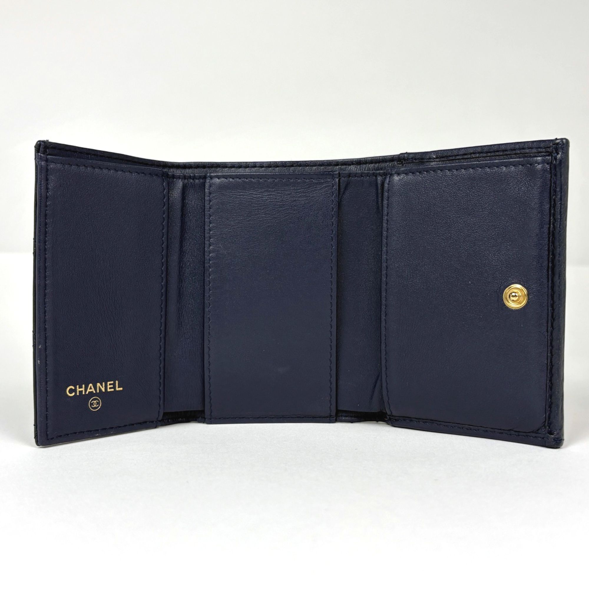 Leather Wallet (Tri-Fold) (Pre-Owned) - Chanel - Modalova