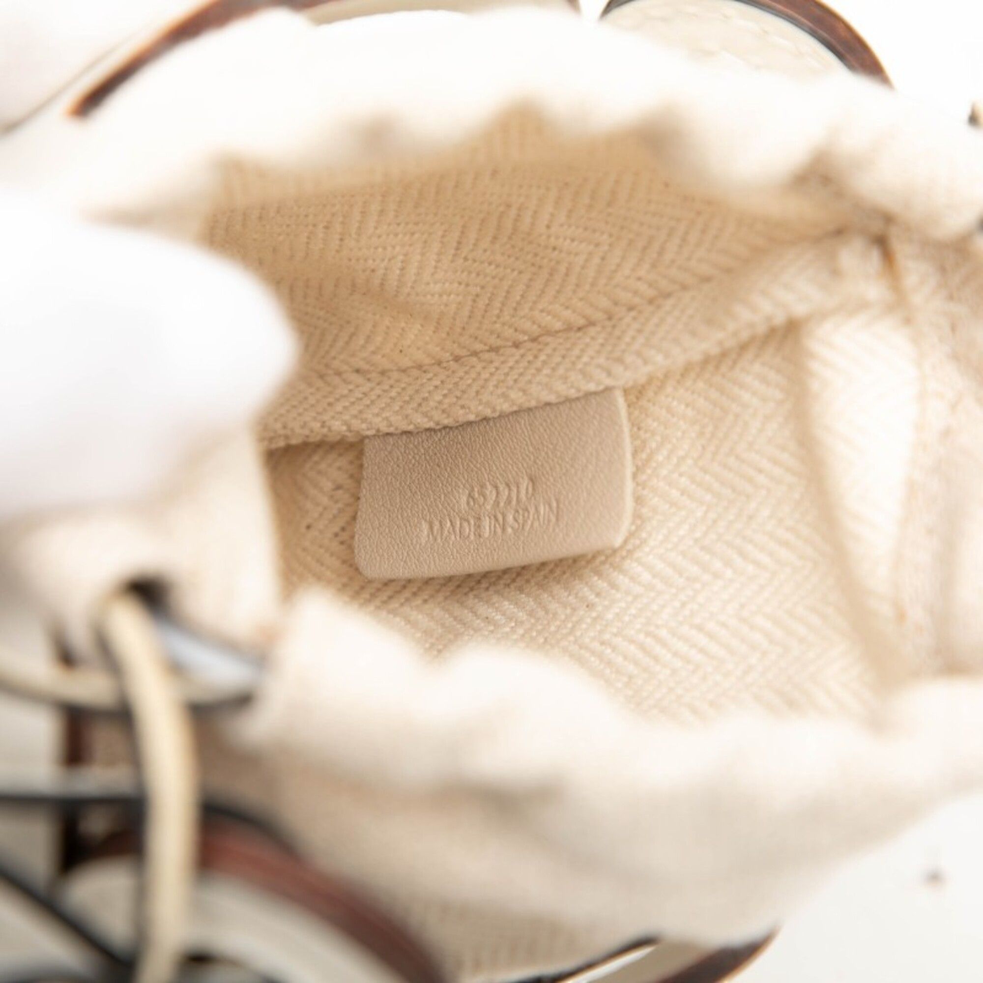 Leather Canvas Shoulder Bag (Pre-Owned) - Loewe - Modalova